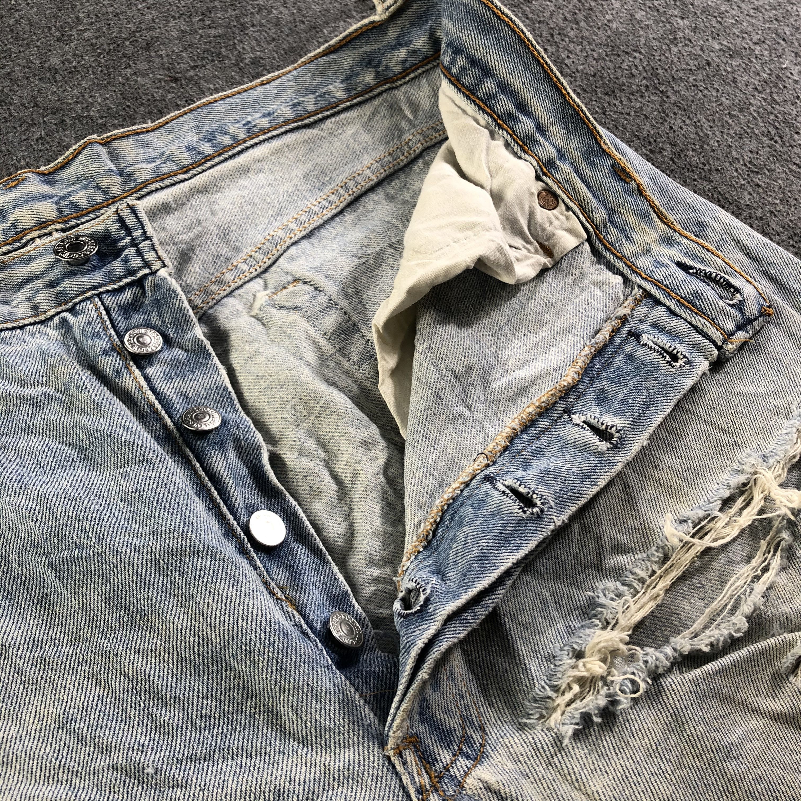 Levi's 90s Vintage Light Wash Levis 501 Jeans-J3738 Size US 34 / EU 50 - 10 Thumbnail
