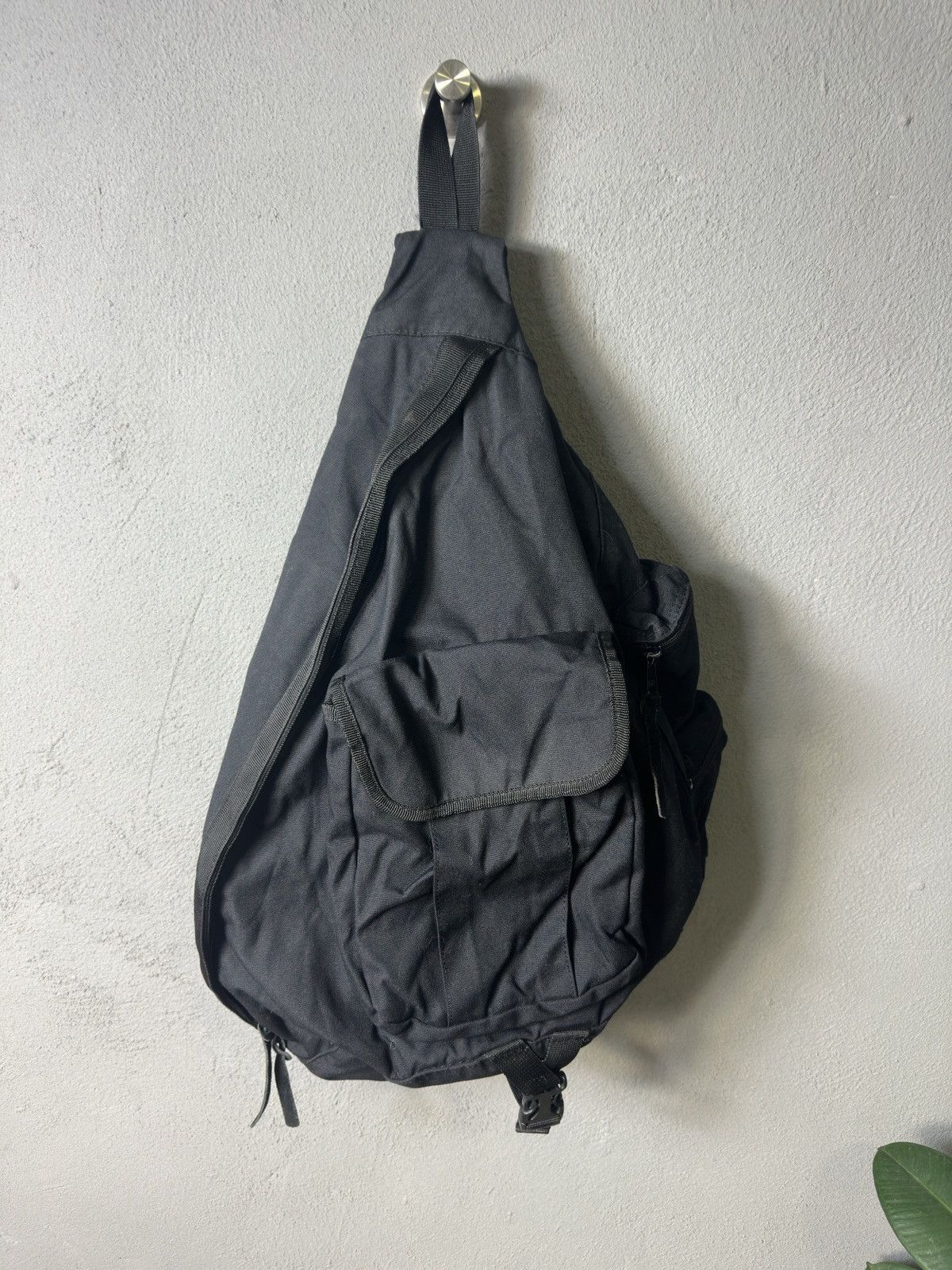 Gap OOs Gap Tactical Sling Bag like Oakley Sandbag Size ONE SIZE - 1 Thumbnail
