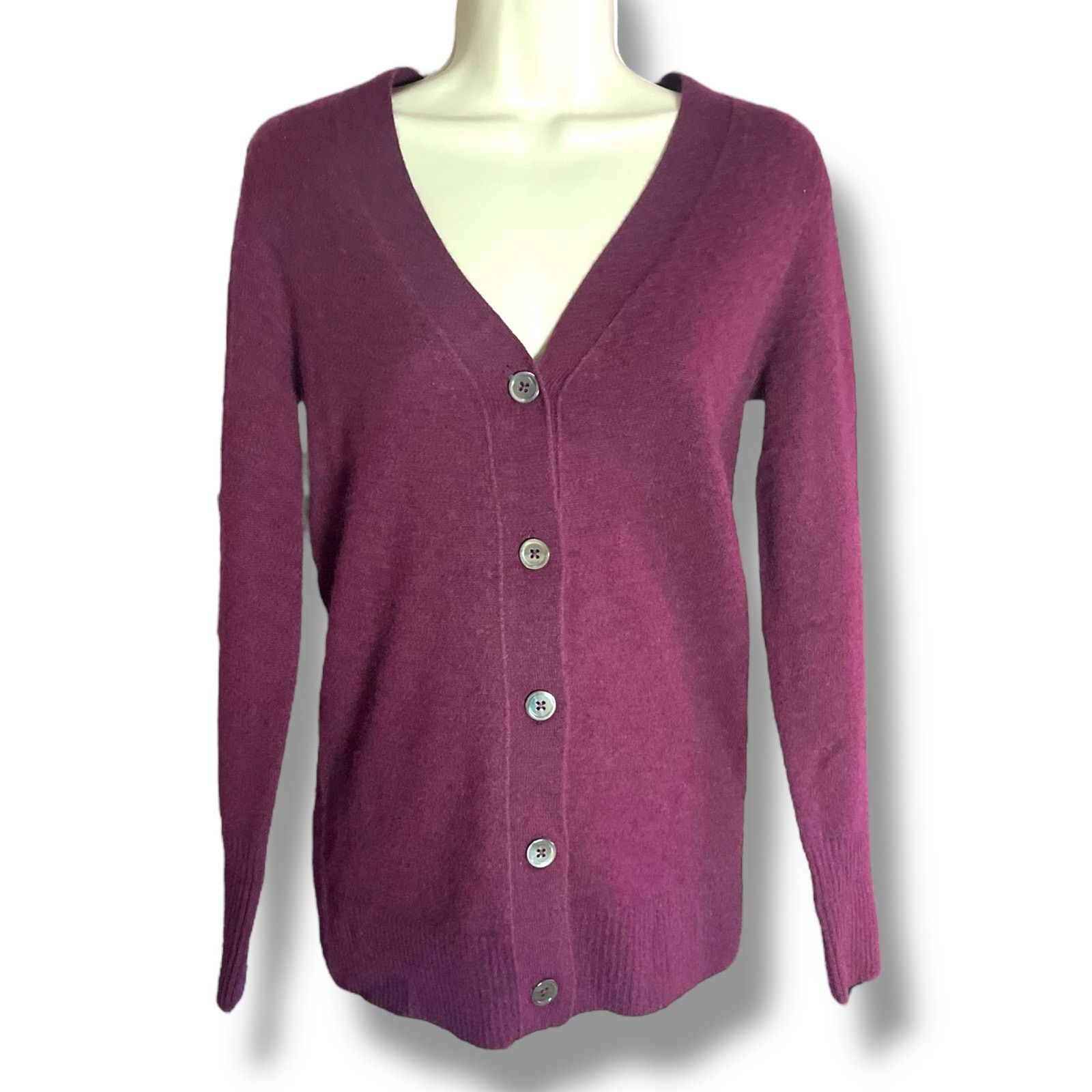 C by Bloomingdales Size S $198 Cashmere Cardigan Burgundy