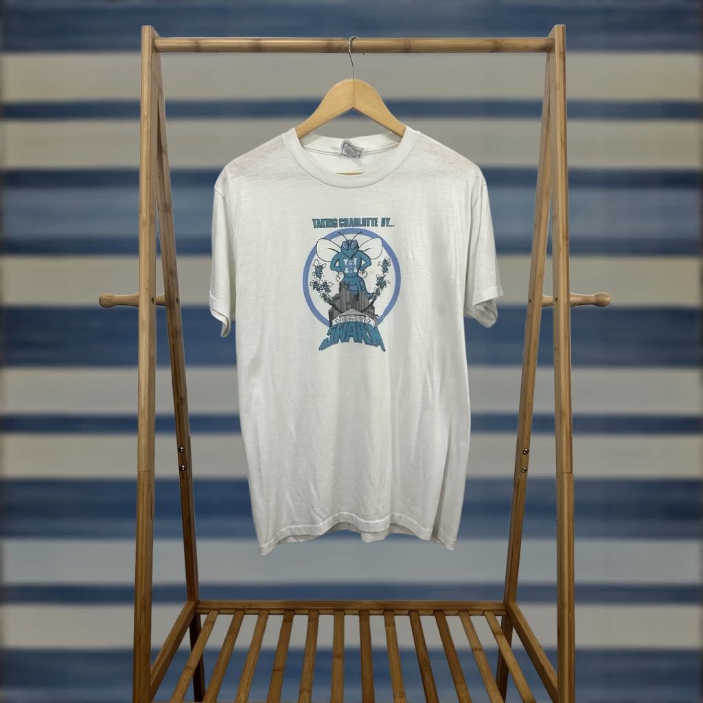 NBA VTG 80s NBA Charlotte Hornets Swarm Paper Thin Burnout Worn T-Shirt XL Mens White Size US XL / EU 56 / 4 - 1 Thumbnail