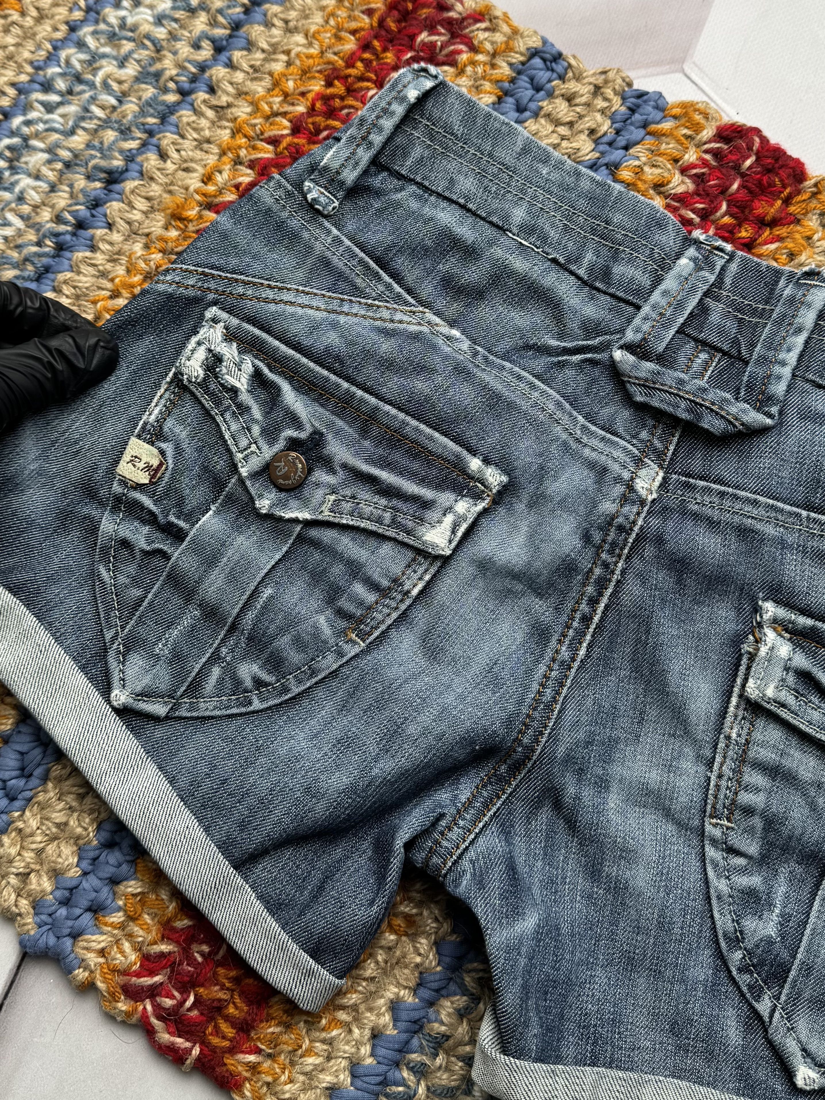 Vintage Vintage Denim Shorts Low Rise Cuffed Y2K Womens (E4) Size 25" / US 0 / IT 36 - 8 Thumbnail