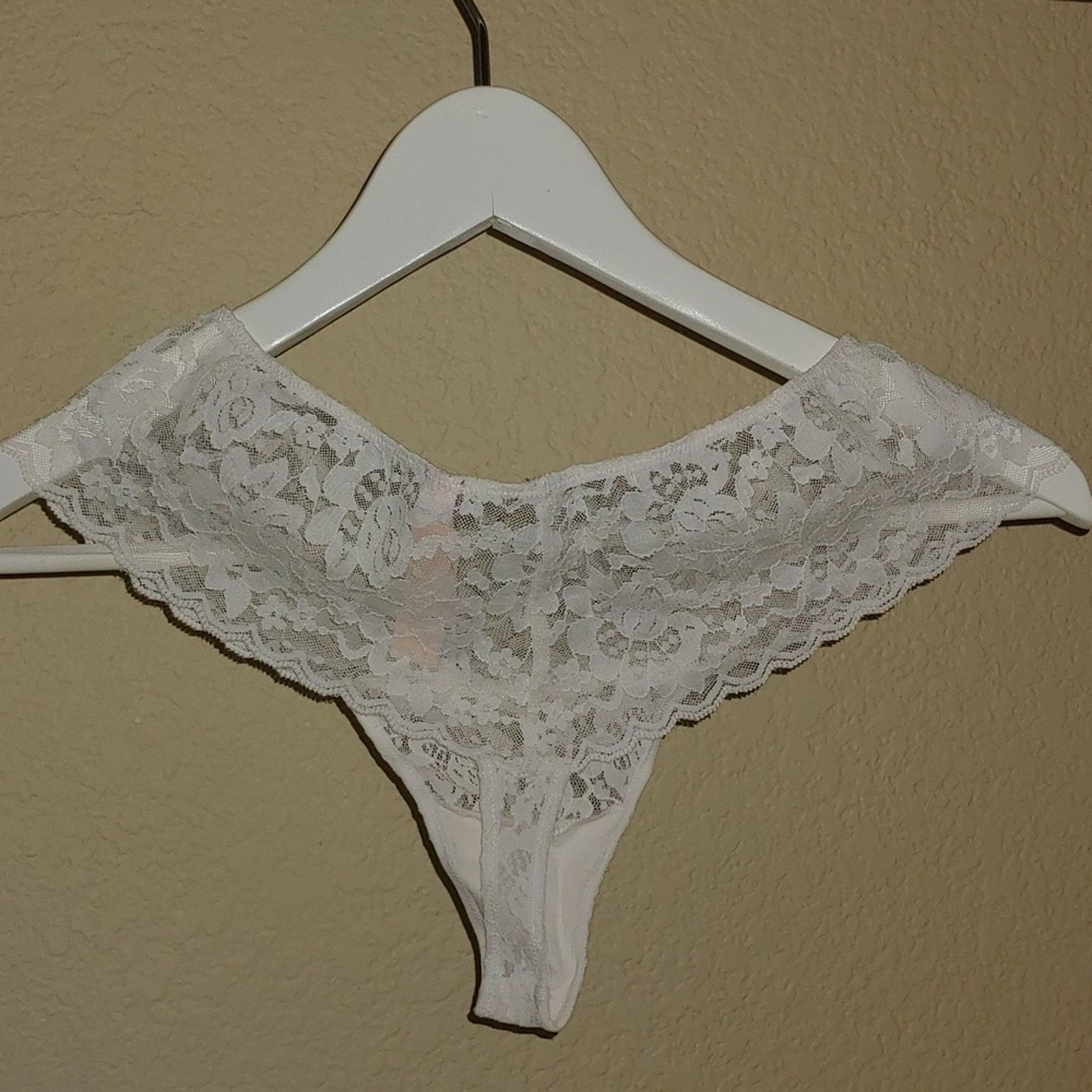 Victoria's Secret Victoria’s Secret Dream Angels White Lace Thong Rhinestones Size ONE SIZE - 8 Thumbnail
