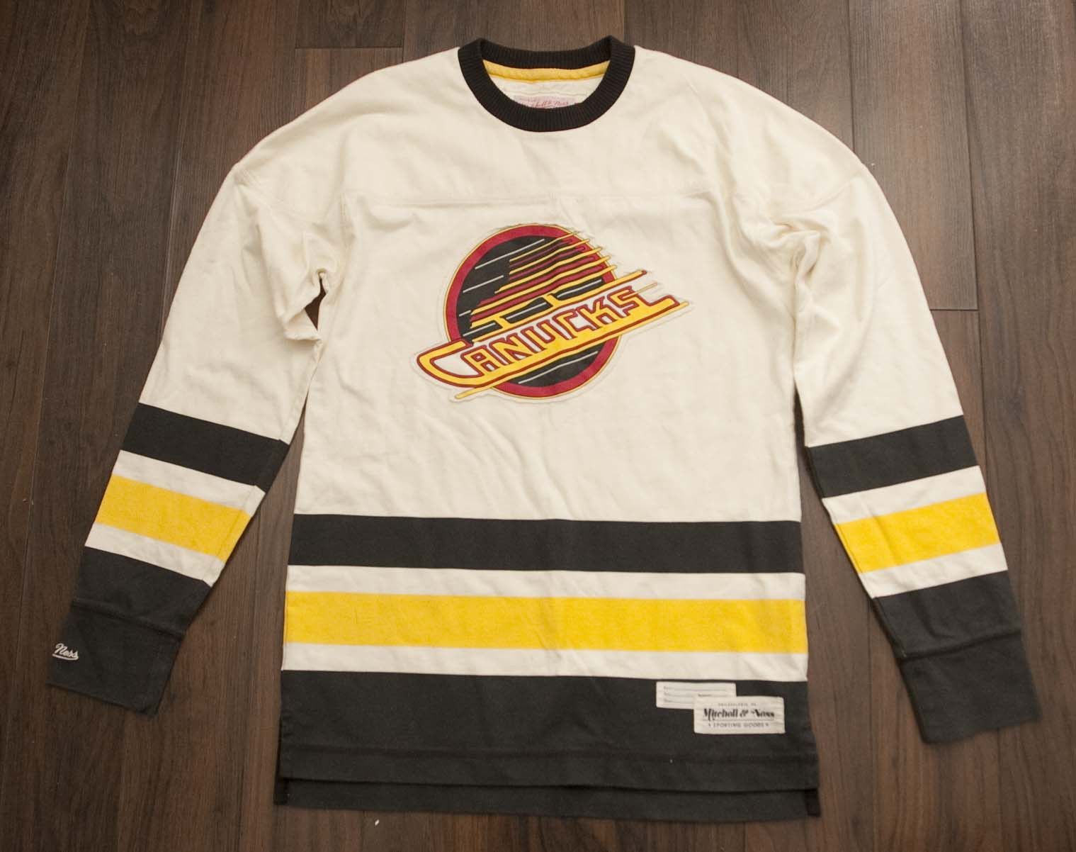Mitchell & Ness × NHL Vancouver Canucks Shirt Long Sleeve Size M Mitchell & Ness Size US M / EU 48-50 / 2 - 1 Thumbnail