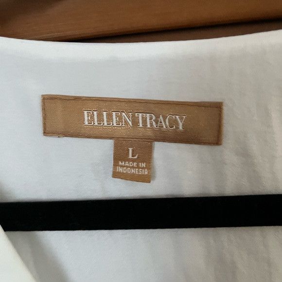 Ellen Tracy Ellen Tracy Sheer Top roll tab sleeve in white size large Size L / US 10 / IT 46 - 3 Thumbnail