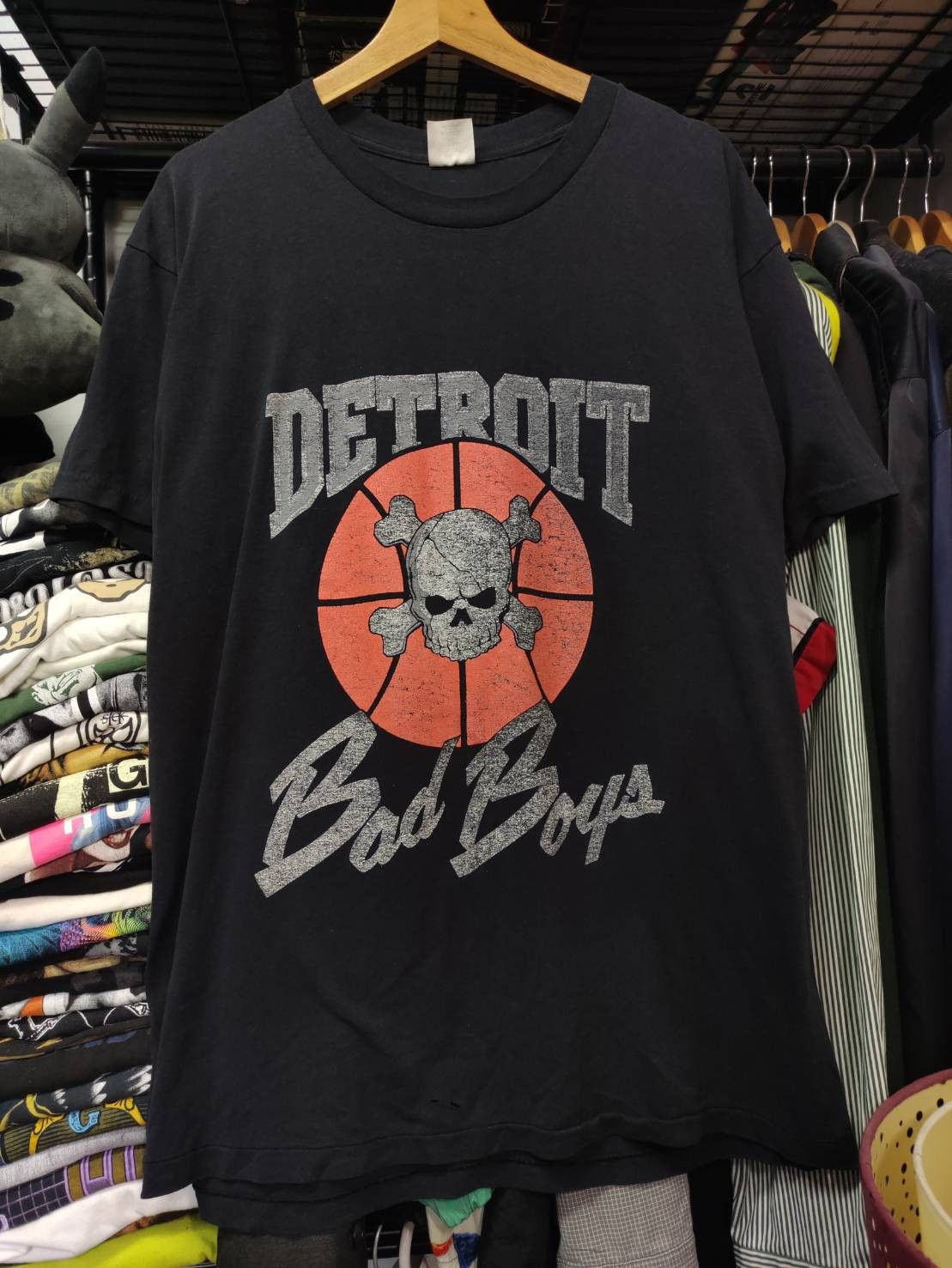 NBA Vtg 80's Detroit Pistons Bad Boys OG Logo T-Shirt Size US XL / EU 56 / 4 - 2 Thumbnail