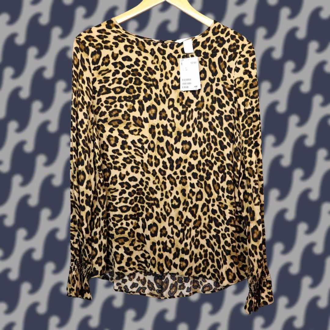 Forever 21 FOREVER 21 Blouse Shirt Womens NWT sz 8 Long Sleeve Gray Polyester Animal Print Sheer Collared Pullover Casual Fall Size M / US 6-8 / IT 42-44 - 1 Thumbnail