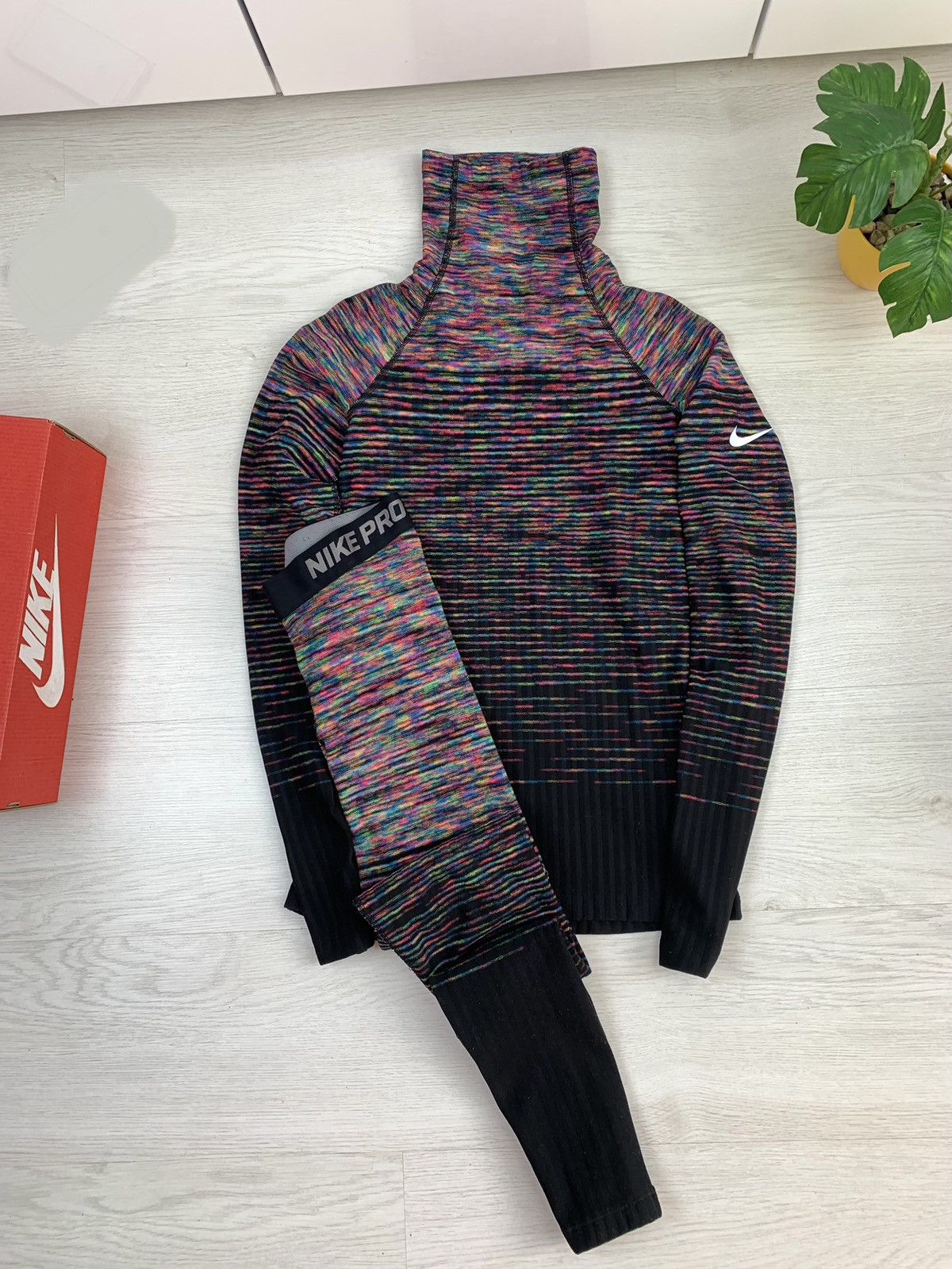 Nike Nike PRO HYPERWARM Womens Jacket + Leggings Size S Size S / US 4 / IT 40 - 1 Thumbnail