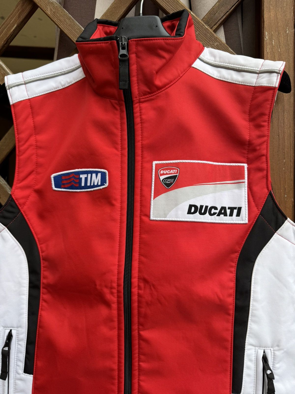 Ducati Ducati team vest Size US XS / EU 42 / 0 - 2 Thumbnail