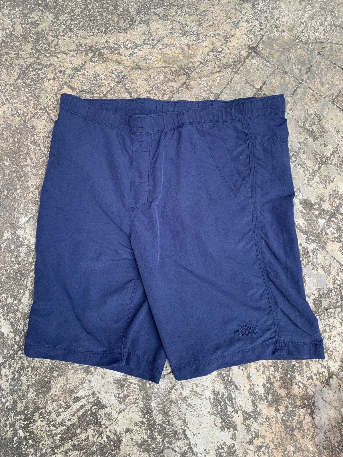 The North Face × Vintage 2000s The North Face Nave Outdoor Hiking Nylon Shortpants Size US 35 - 1 Thumbnail