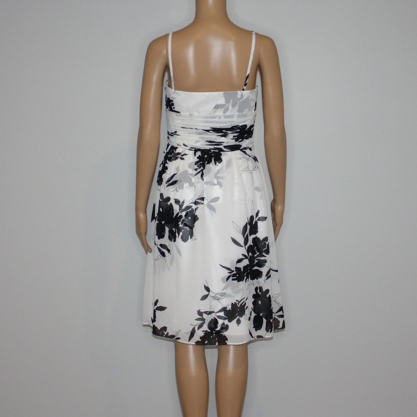 Ann Taylor White & Black Flower Floral Dress in size Petite 4 Size S / US 4 / IT 40 - 3 Thumbnail