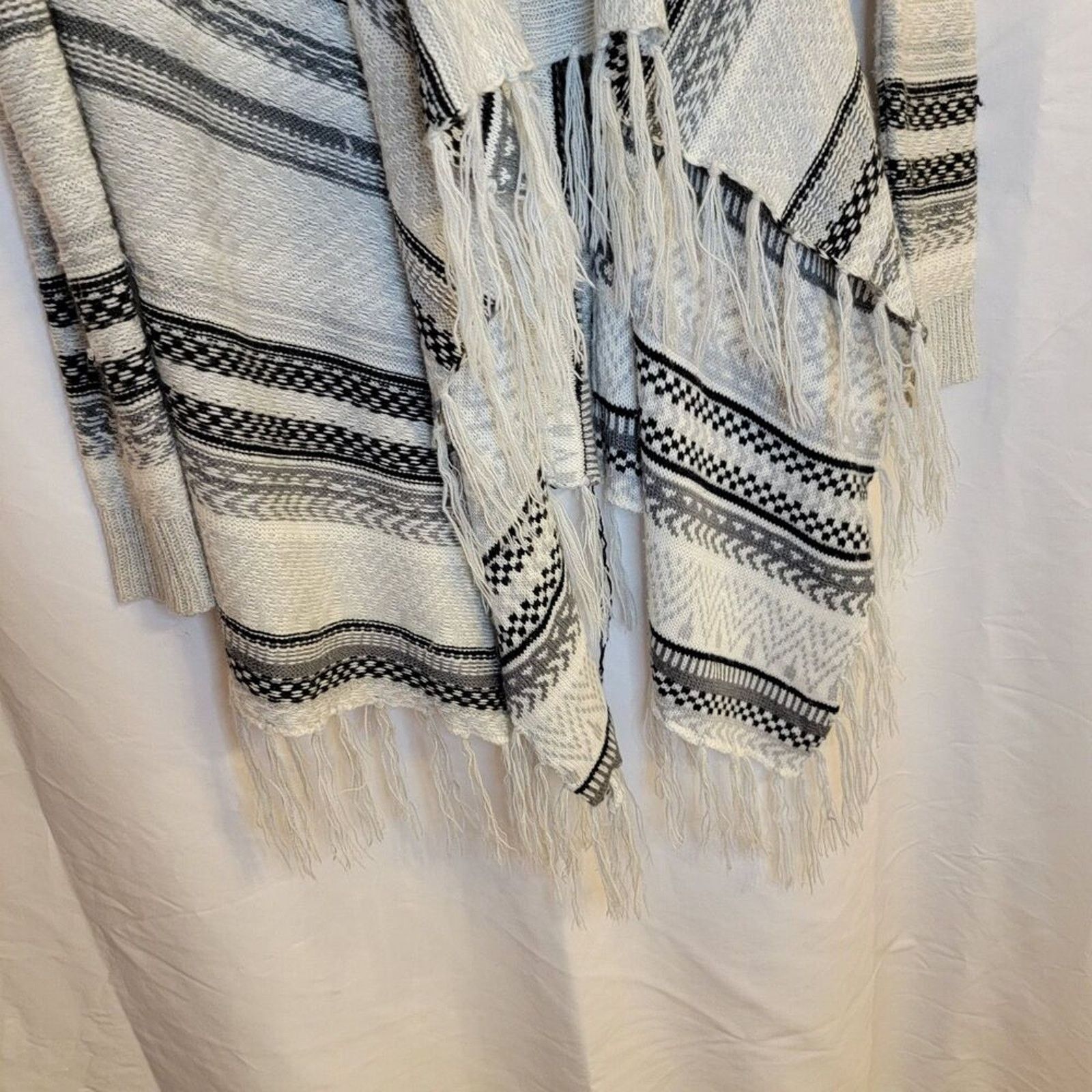Other No Boundaries Knit Cardigan Sweater Grey and Black w/ Fringe Size M / US 6-8 / IT 42-44 - 6 Thumbnail