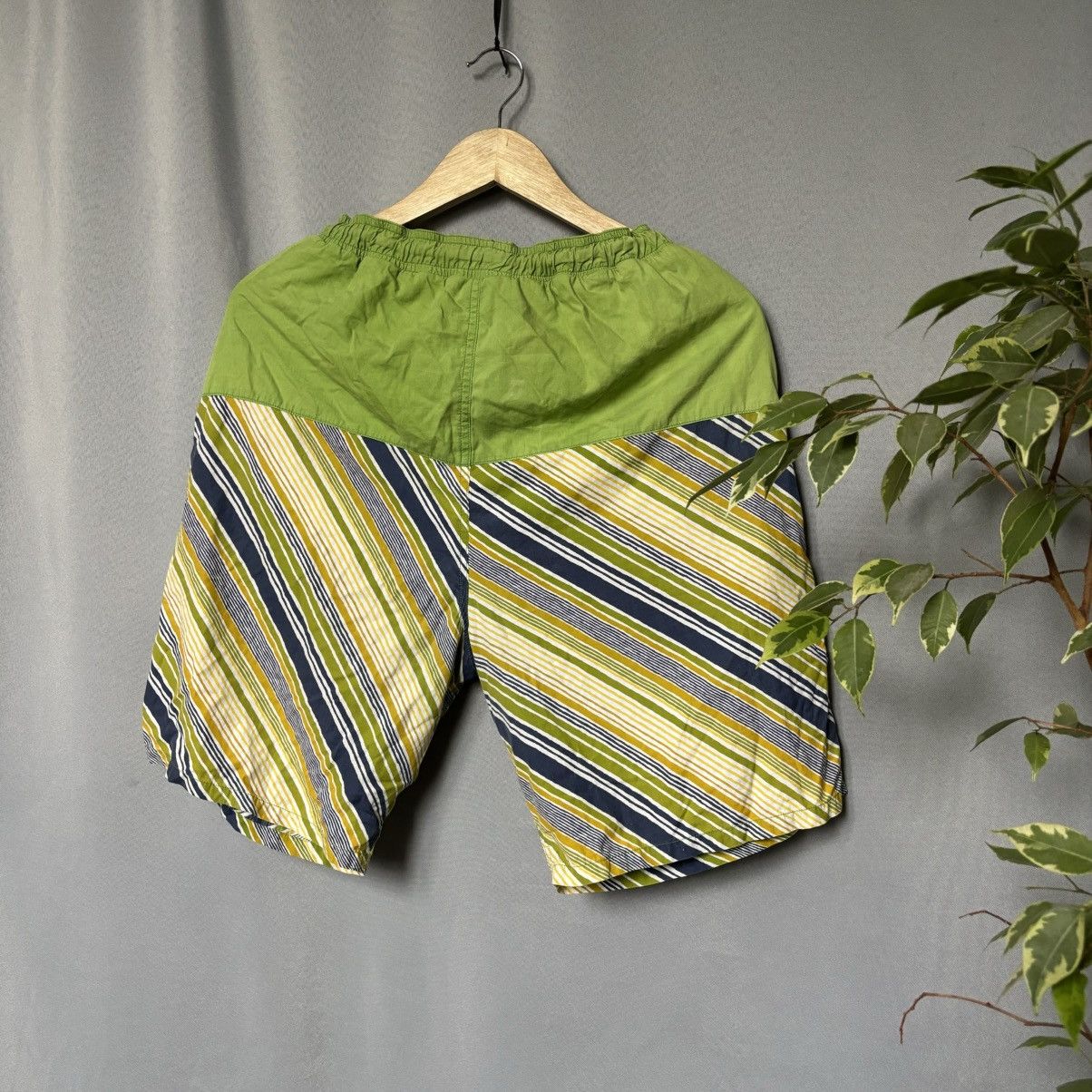 Yves Saint Laurent YSL luxury short large crazy swim rare green Size US 34 / EU 50 - 6 Thumbnail