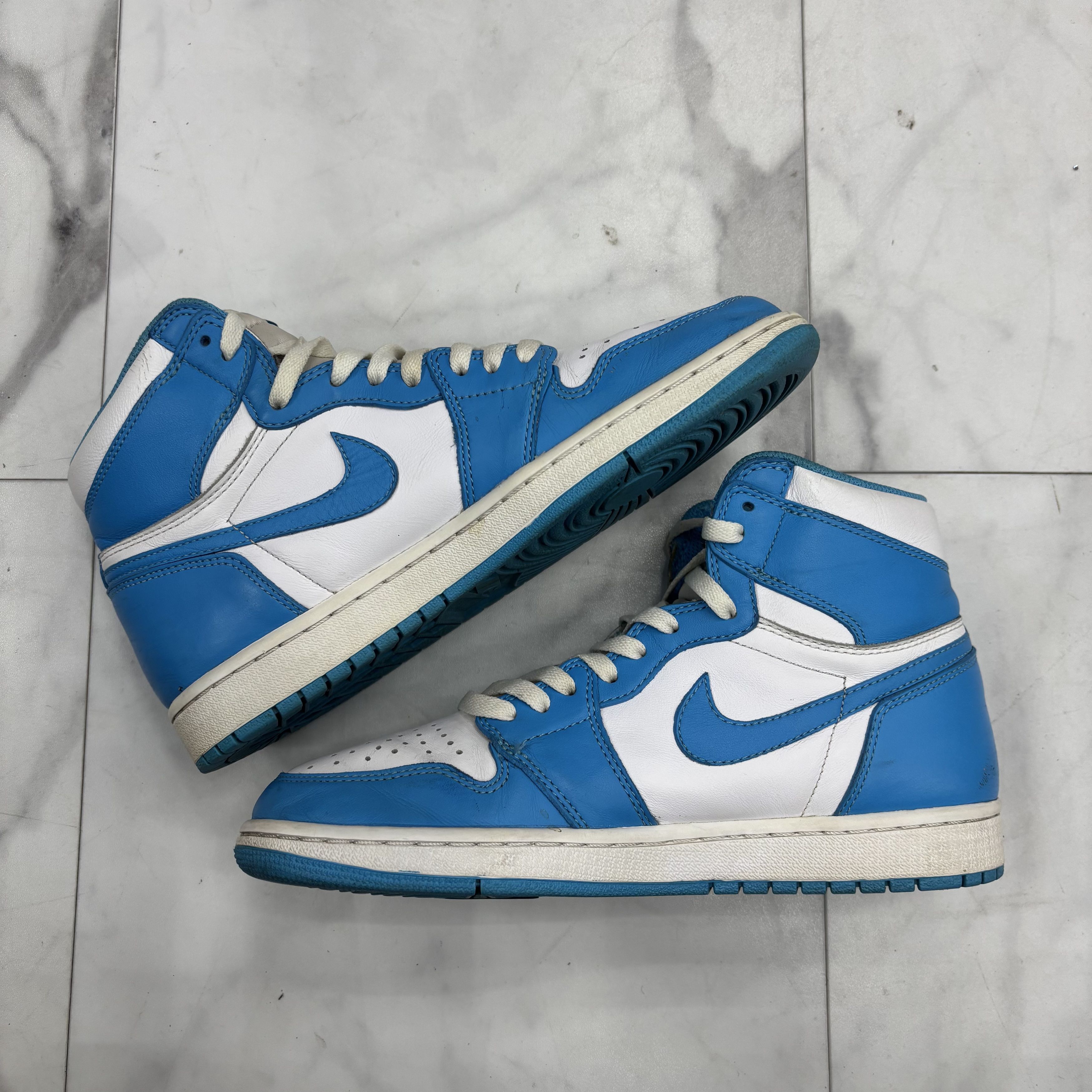 Jordan Brand Jordan 1 Retro High OG "UNC" Size US 8 / EU 41 - 5 Thumbnail