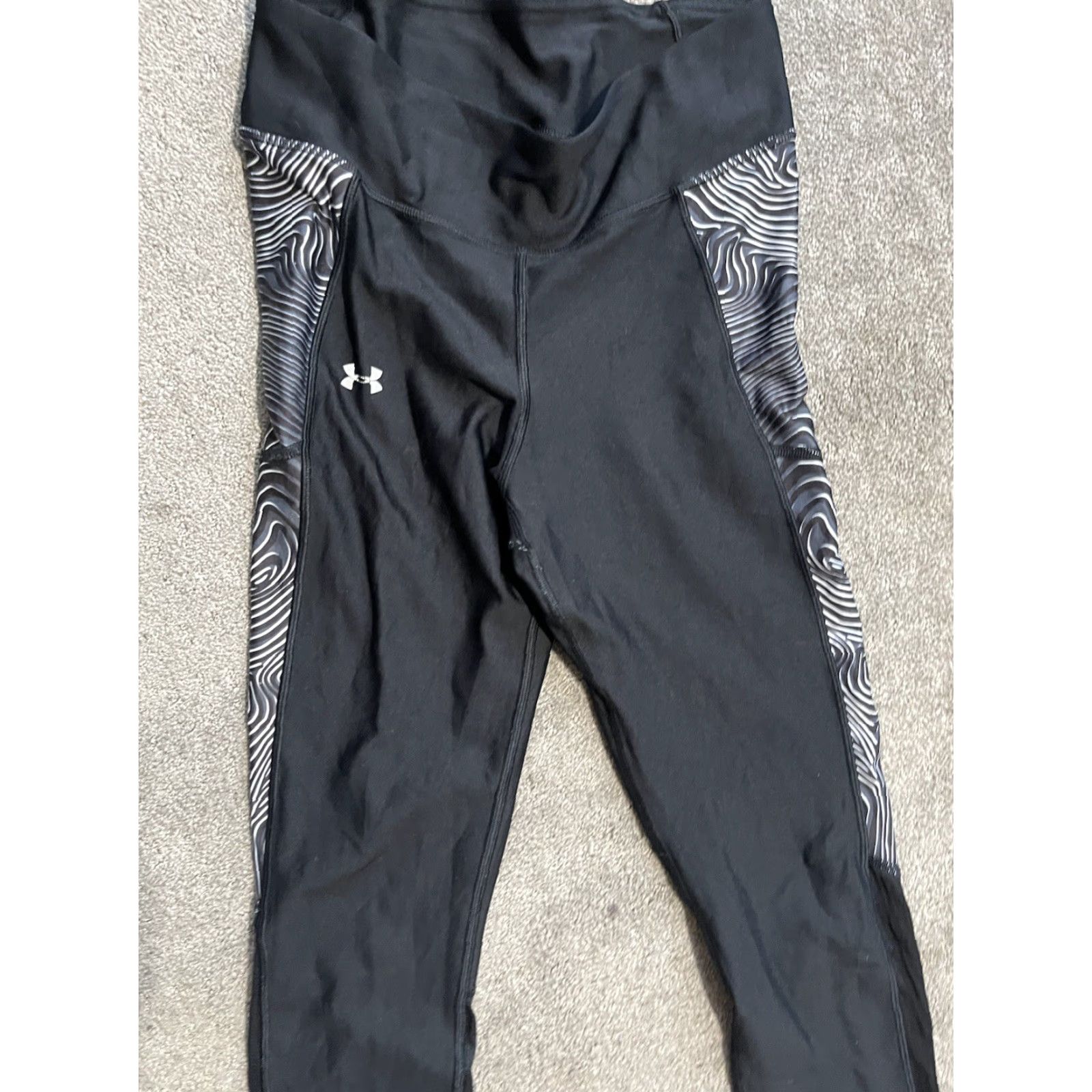 Under Armour Under Armour Women's Fly By Print Running Legging XS Black/Gray Geometric Pattern Activewear Leggings XS Womens Shoes? Size 26" / US 2 / IT 38 - 2 Thumbnail