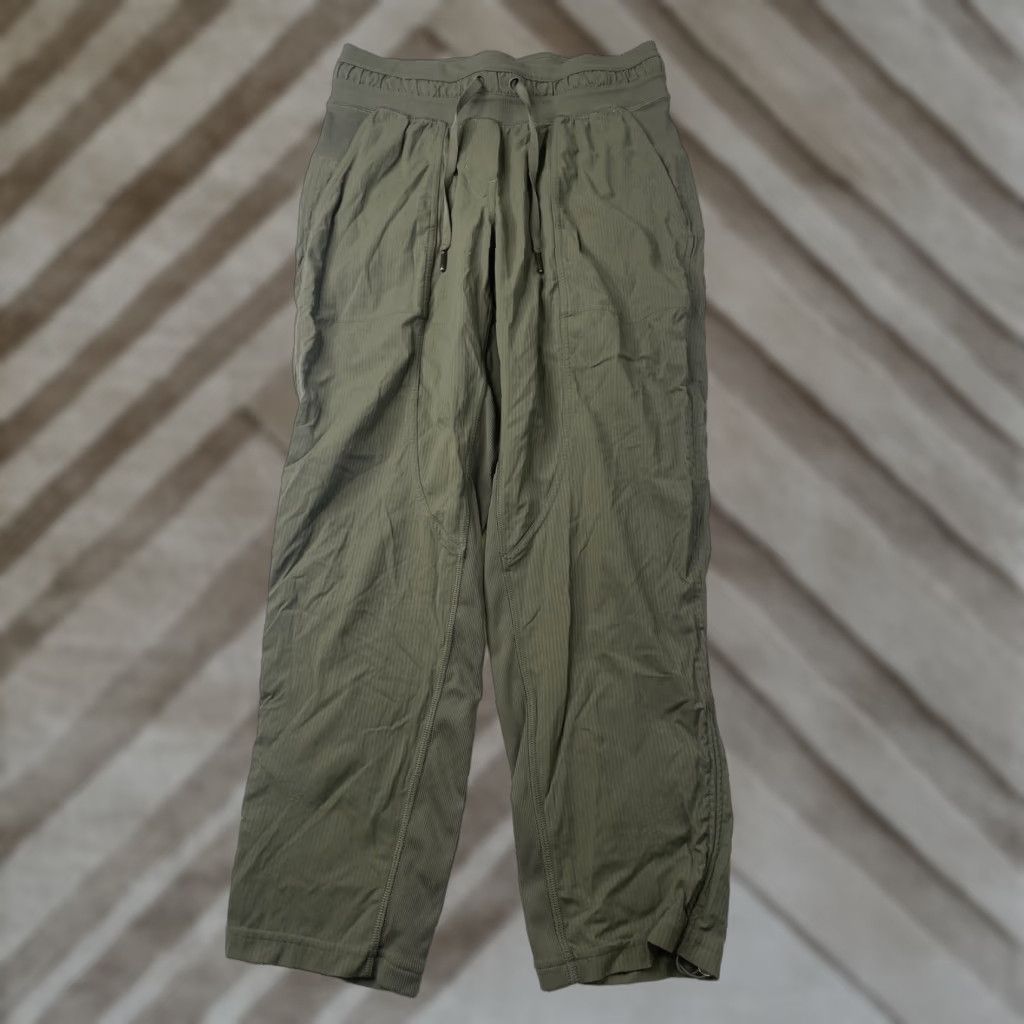 Lululemon Lululemon Dance Studio Pants Womens 4 Green Cropped Woven Nylon Spandex Athletic Straight Dance Gym Yoga Size 27" / US 4 / IT 40 - 1 Thumbnail