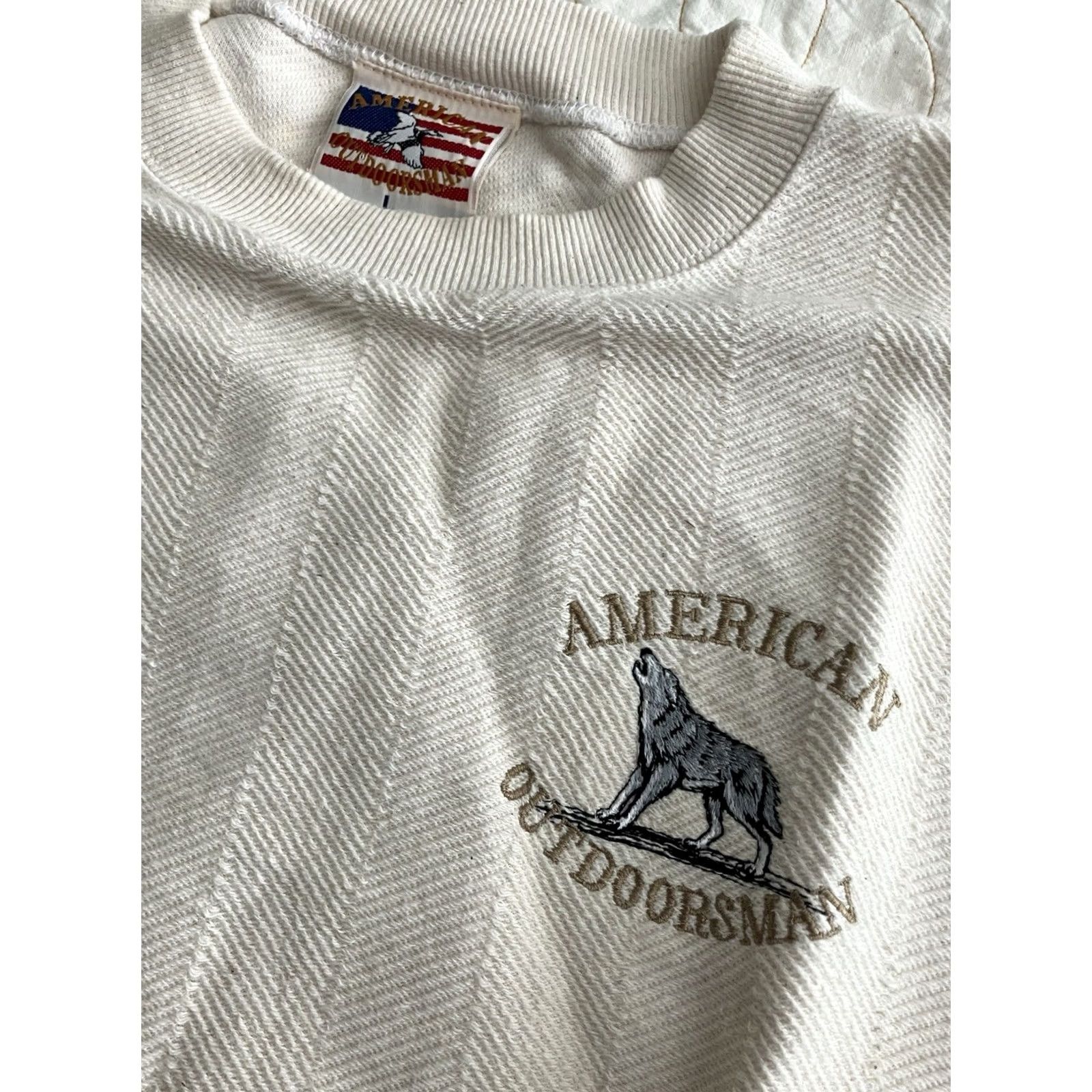 Vintage VINTAGE American outdoorsmen Sweater Crew Neck Long Sleeve Embroidered Wolf Large Ivory Men Pullover 80s Outdoor Hunting Size US L / EU 52-54 / 3 - 2 Thumbnail