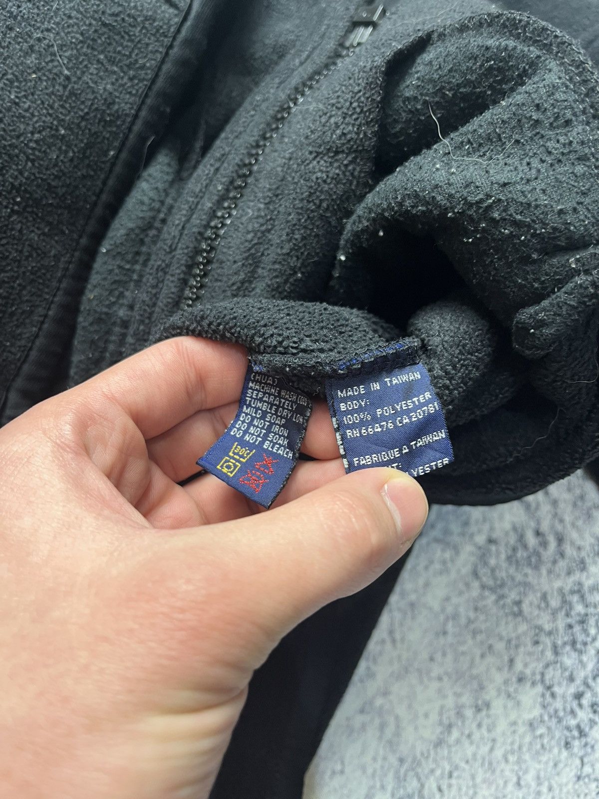 Other Vintage Tommy Hilfiger Fleece Jacket Big Logo Y2K Size US L / EU 52-54 / 3 - 16 Thumbnail