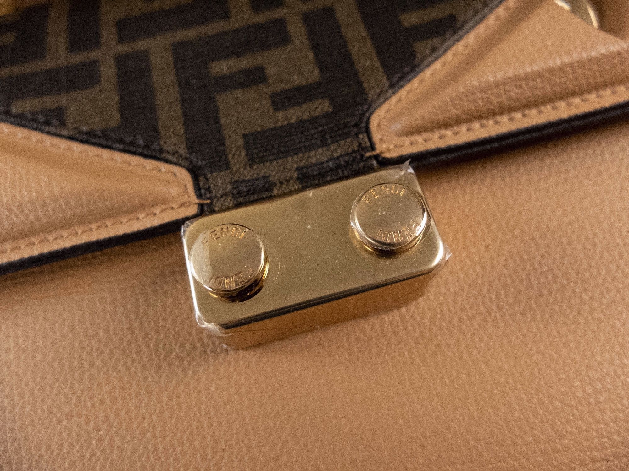 Fendi FENDI Vitello Vienna Bag Bugs crossbody shoulder bag F logo Size ONE SIZE - 13 Thumbnail