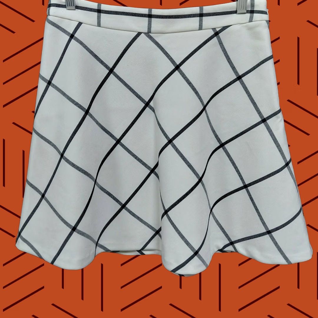 Loft LOFT Black White Plaid Skirt Women Size 6 Lightweight Flare Knee Length Casual Workwear Size 28" / US 6 / IT 42 - 1 Thumbnail