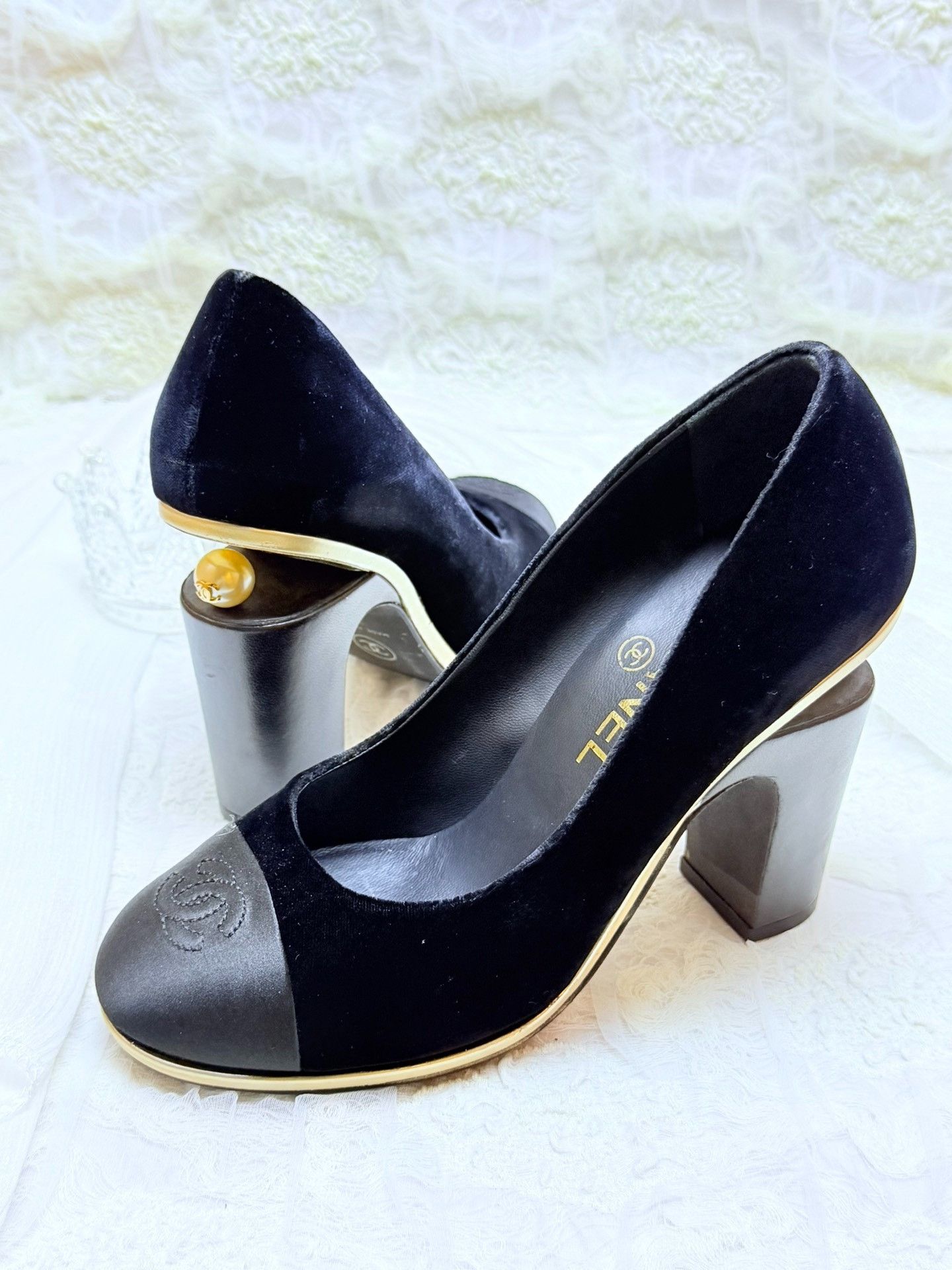 Chanel Chanel Retro Black Lowtop Sneakers us_6 Women Size US 6 / IT 36 - 1 Thumbnail