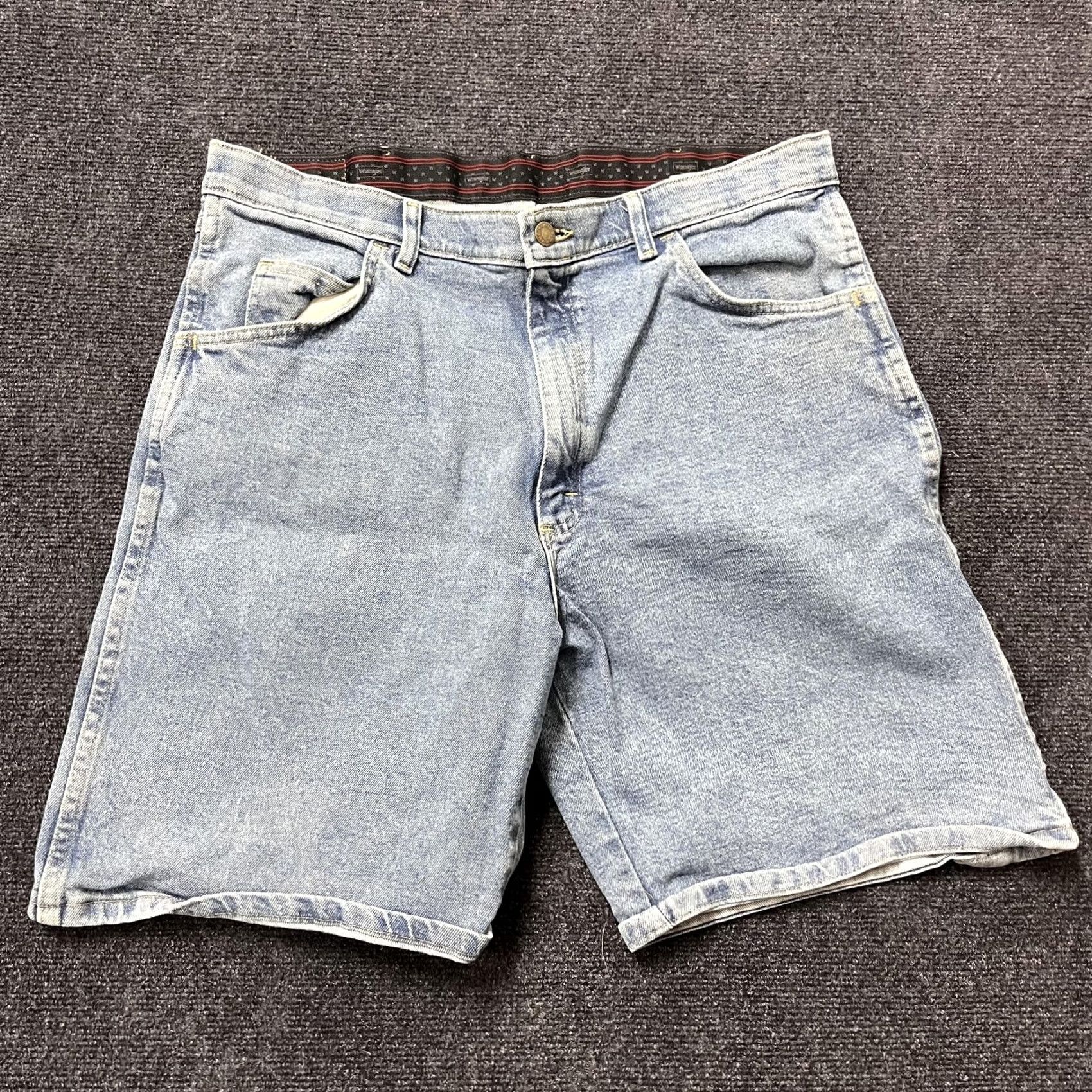 Wrangler Wrangler Denim Shorts Mens 36 Light Wash Relaxed Fit Bermuda Casual Stretch Denim Shorts Bermuda Light Wash Men 36 Wrangler Stretch Casual Mens Cars? Size US 36 / EU 52 - 2 Thumbnail
