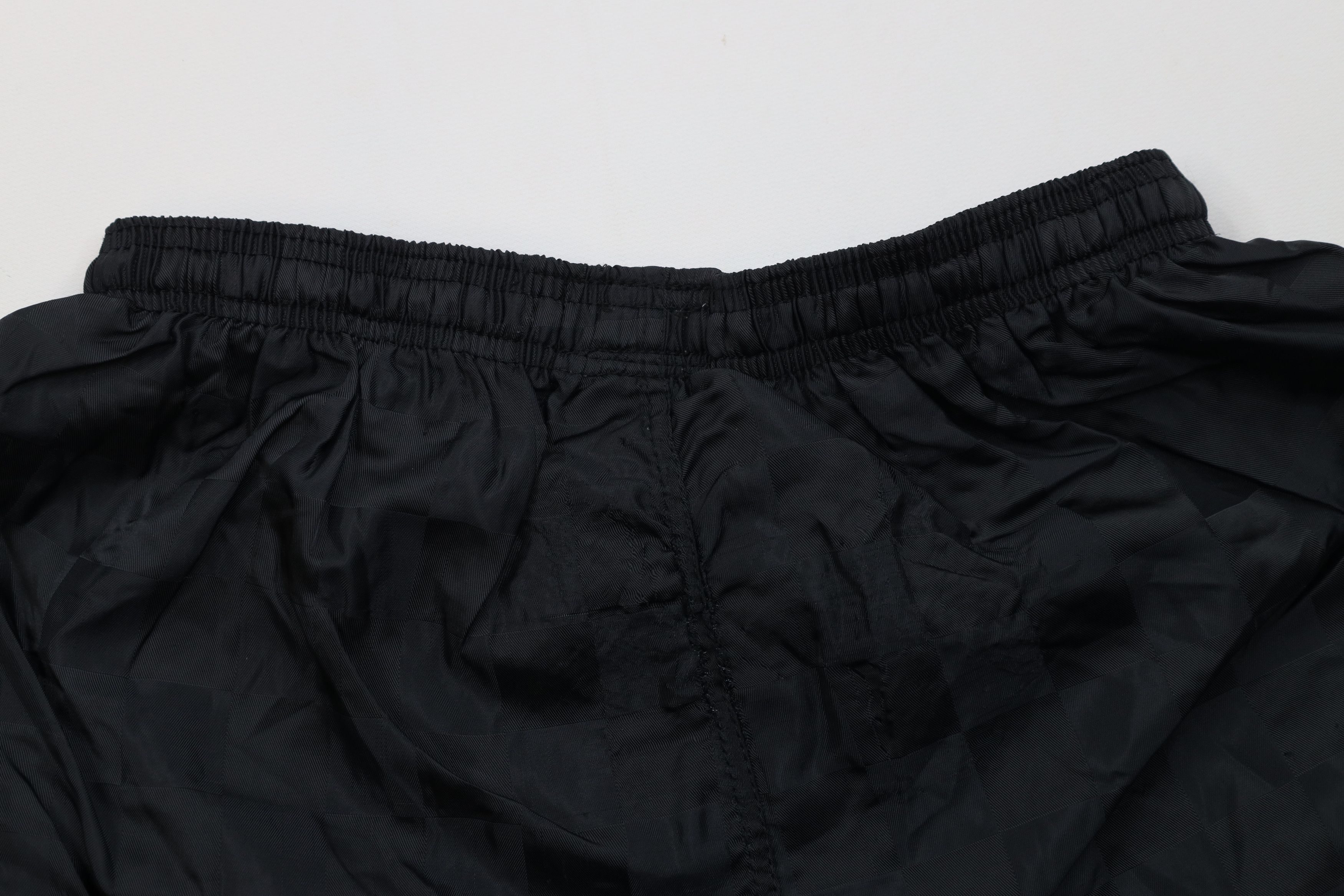 Vintage Vintage 90s Checkered Nylon Running Soccer Shorts Black USA Size US 32 / EU 48 - 9 Thumbnail