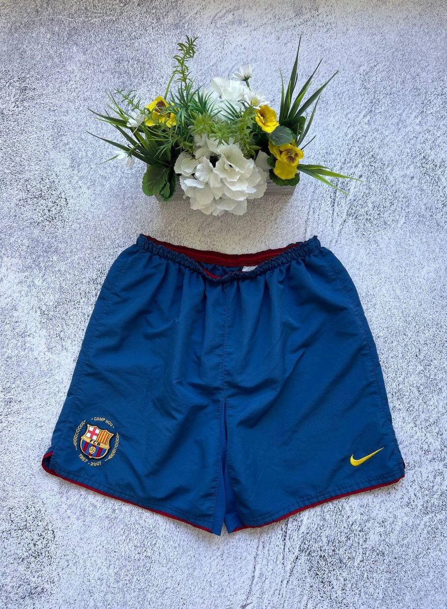 Nike Sz M FC BARCELONA NIKE VINTAGE 2007 FOOTBALL SOCCER SHORTS Size US 32 / EU 48 - 1 Thumbnail
