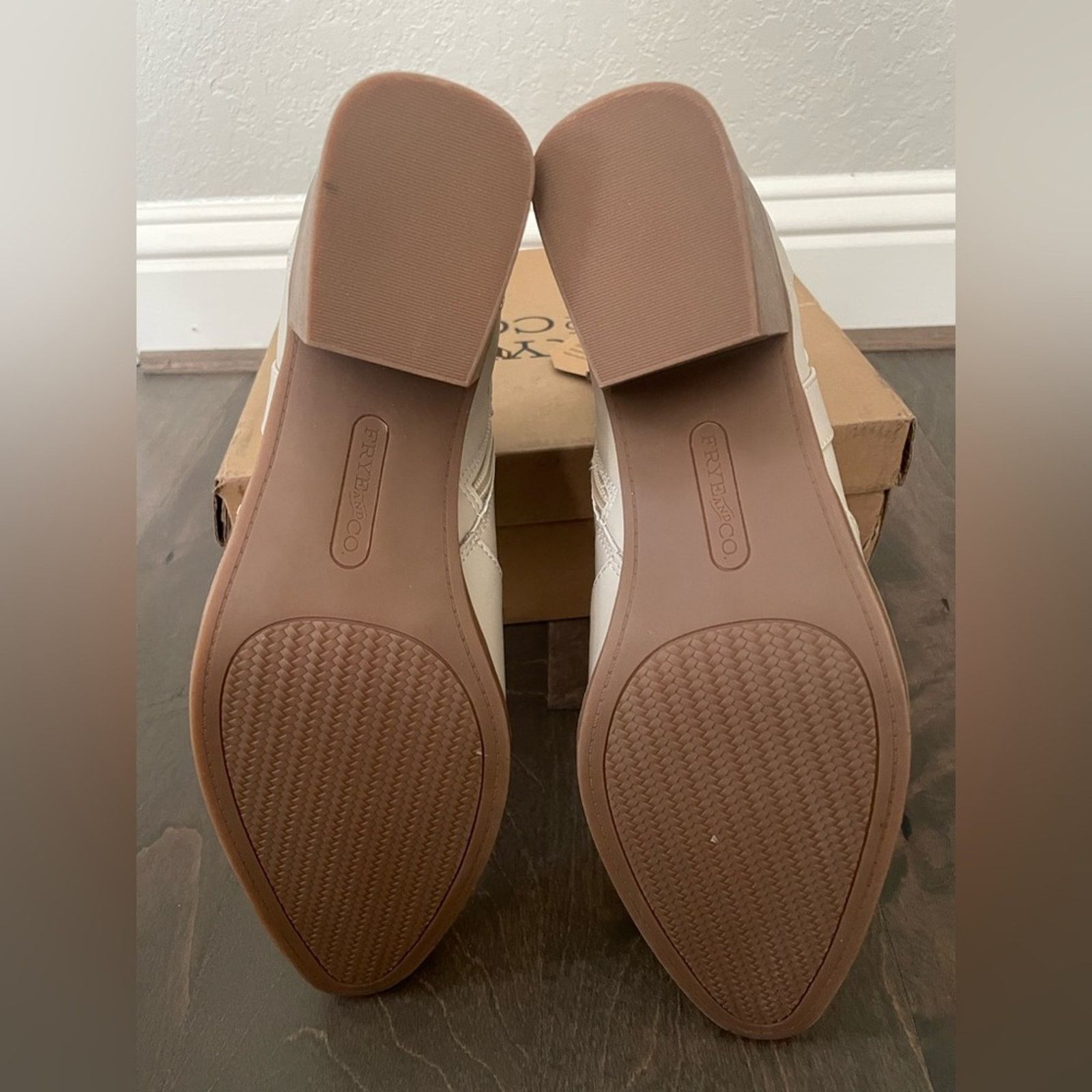 Frye Frye & Co. Palma Stacked Southwestern Ankle Bootie Sand 11M Size US 11 / IT 41 - 5 Thumbnail