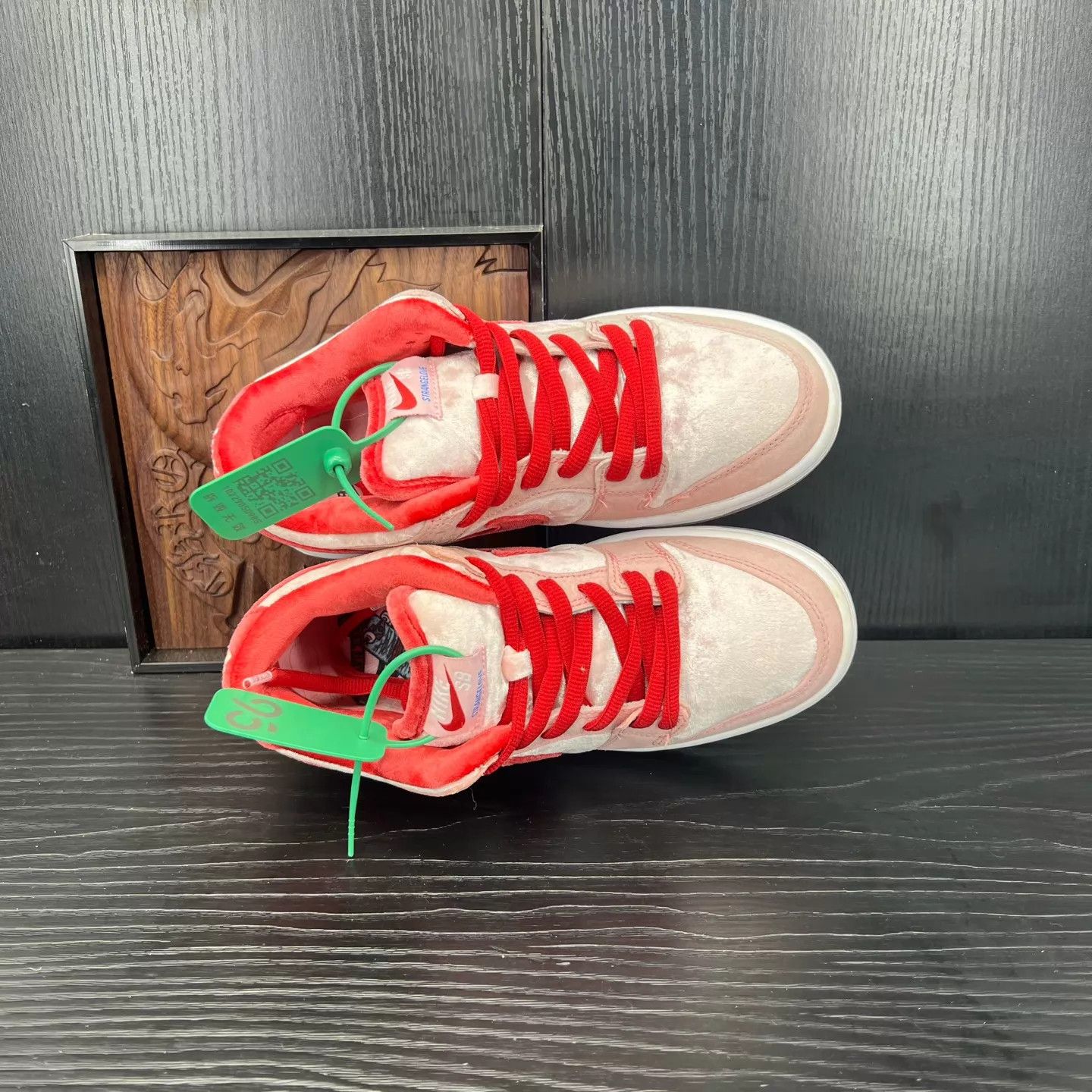 Nike Nike Dunk SB Low Pro Valentines 38 99 New Box & Accs Size US 7.5 / IT 37.5 - 2 Thumbnail