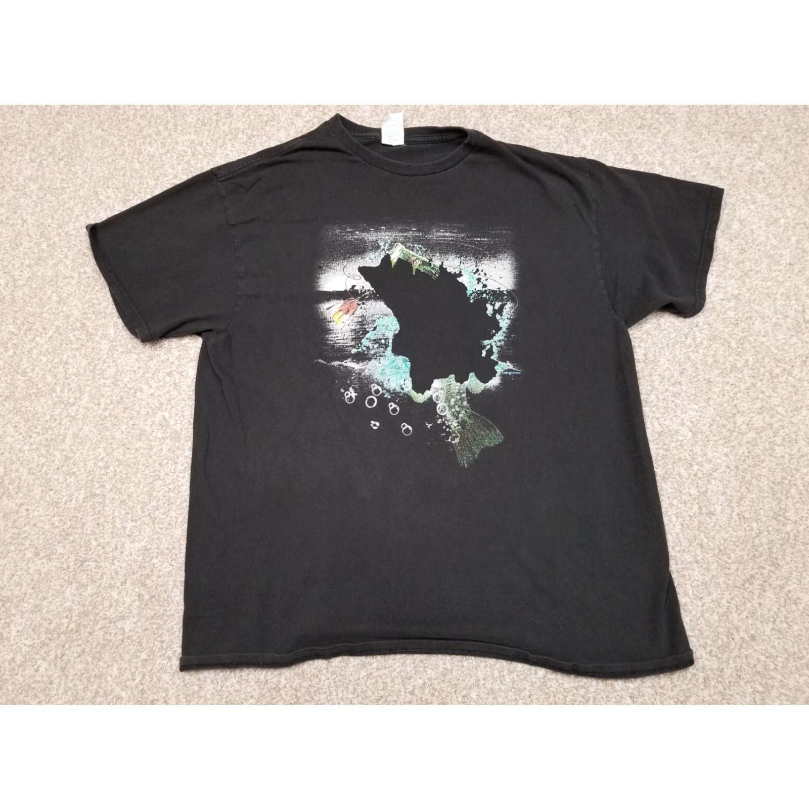 Delta Fishing T Shirt Mens XL Black Distressed Jumping Bass Fisherman Shirt Size US XL / EU 56 / 4 - 2 Thumbnail