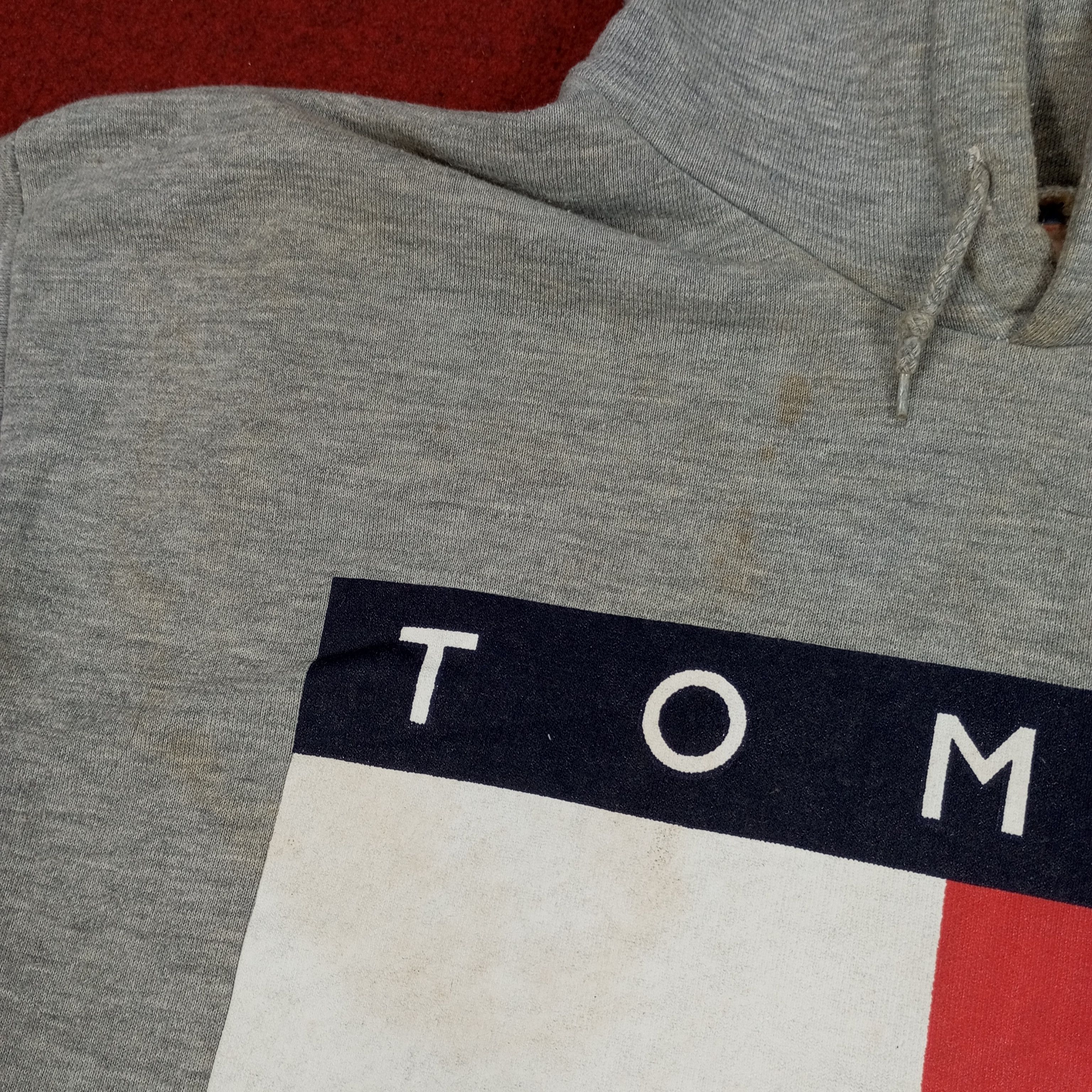 Tommy Hilfiger × Vintage Tommy Hilfiger Center Logo Design Hoodies Size US L / EU 52-54 / 3 - 6 Thumbnail
