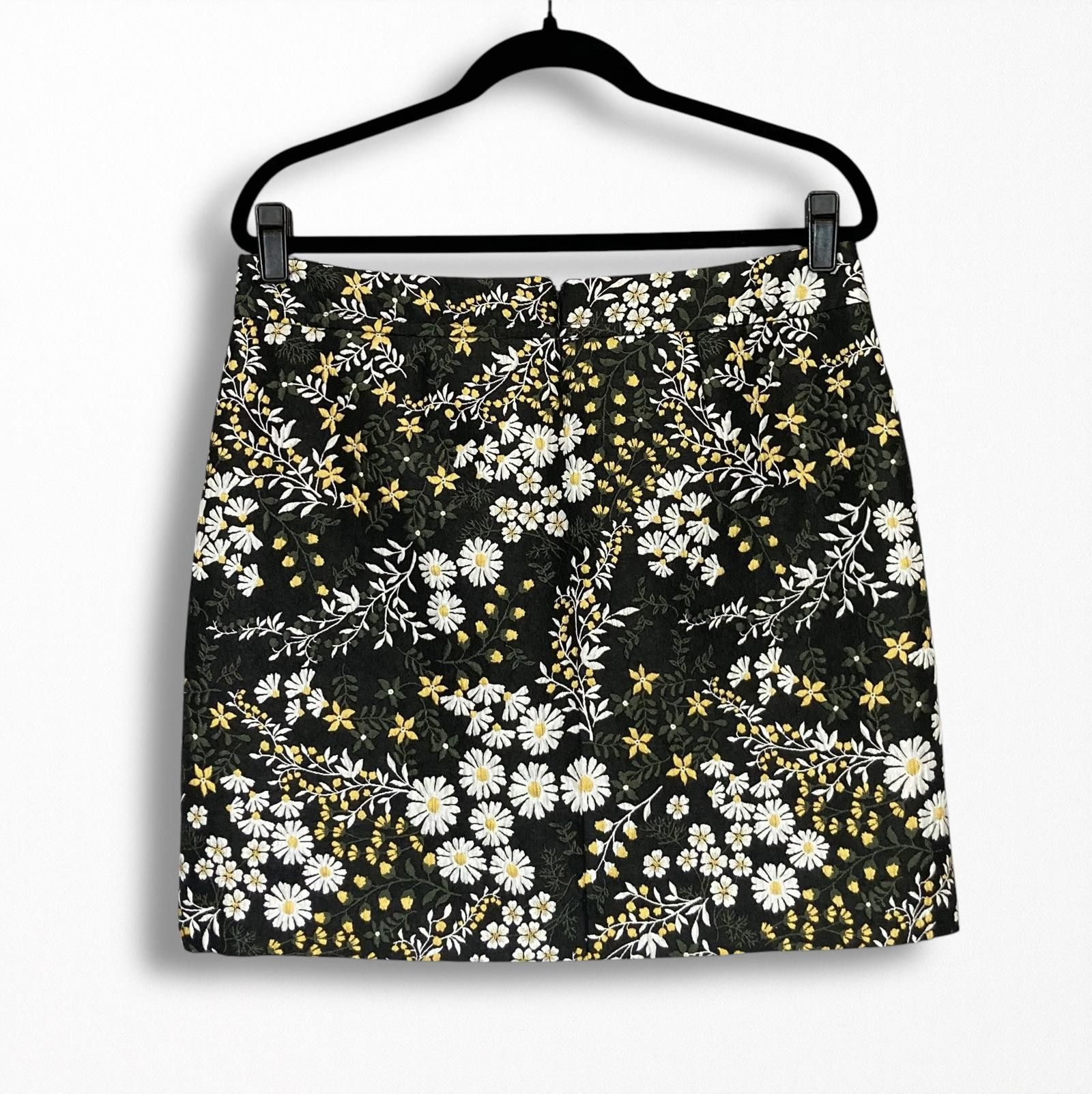 Designer Floral Print A-Line Skirt in Dark Green Size 30" / US 8 / IT 44 - 3 Thumbnail