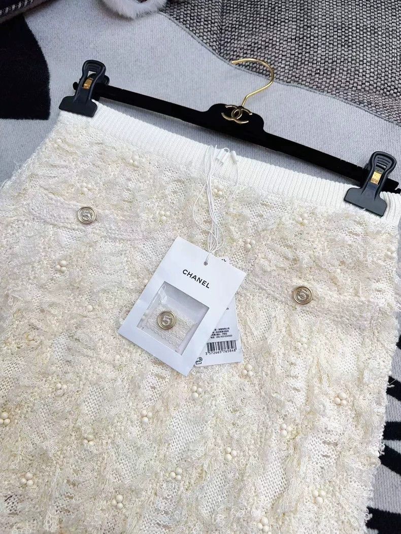 Chanel Chanel 21s show beige heavy industry stud bead embroidery Size 24" / US 00 / IT 34 - 3 Thumbnail
