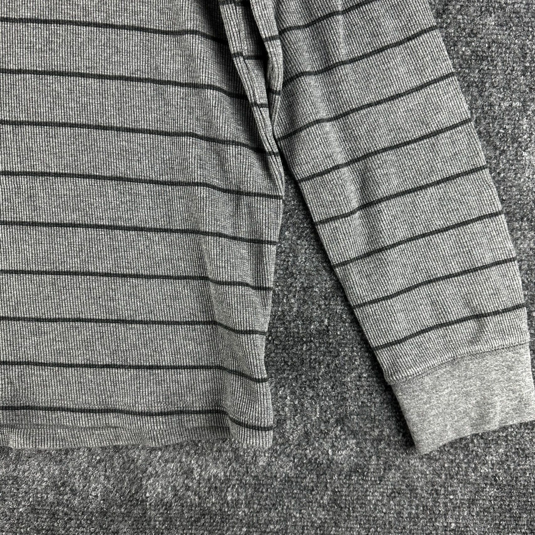 Banana Republic Banana Republic Shirt Mens L Gray Cotton Knit Long Sleeve Crew Pullover Regular Fit Knit Sweater Size US L / EU 52-54 / 3 - 2 Thumbnail