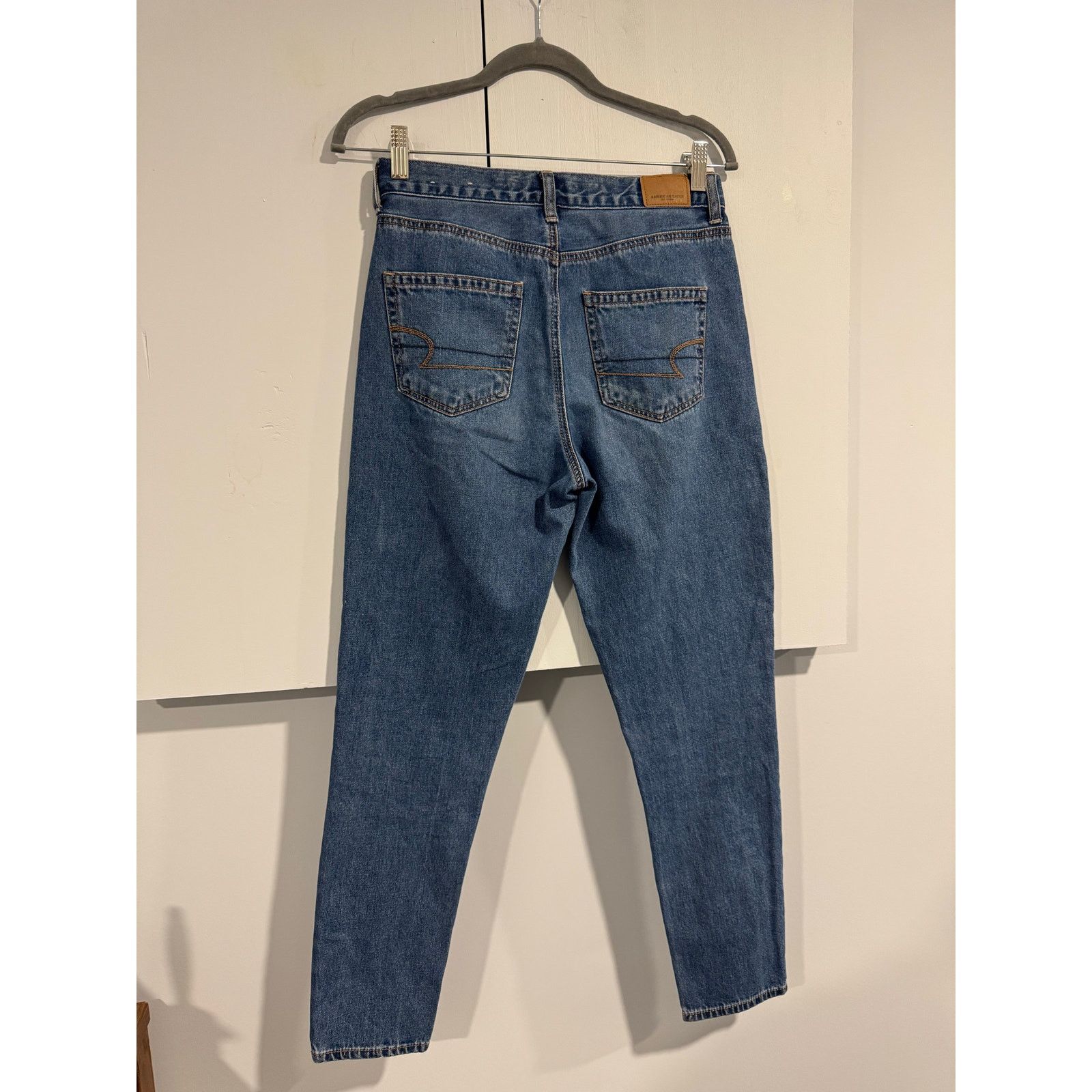 American Eagle Outfitters American Eagle Denim Mom Jean Size 4 Size 27" / US 4 / IT 40 - 1 Thumbnail
