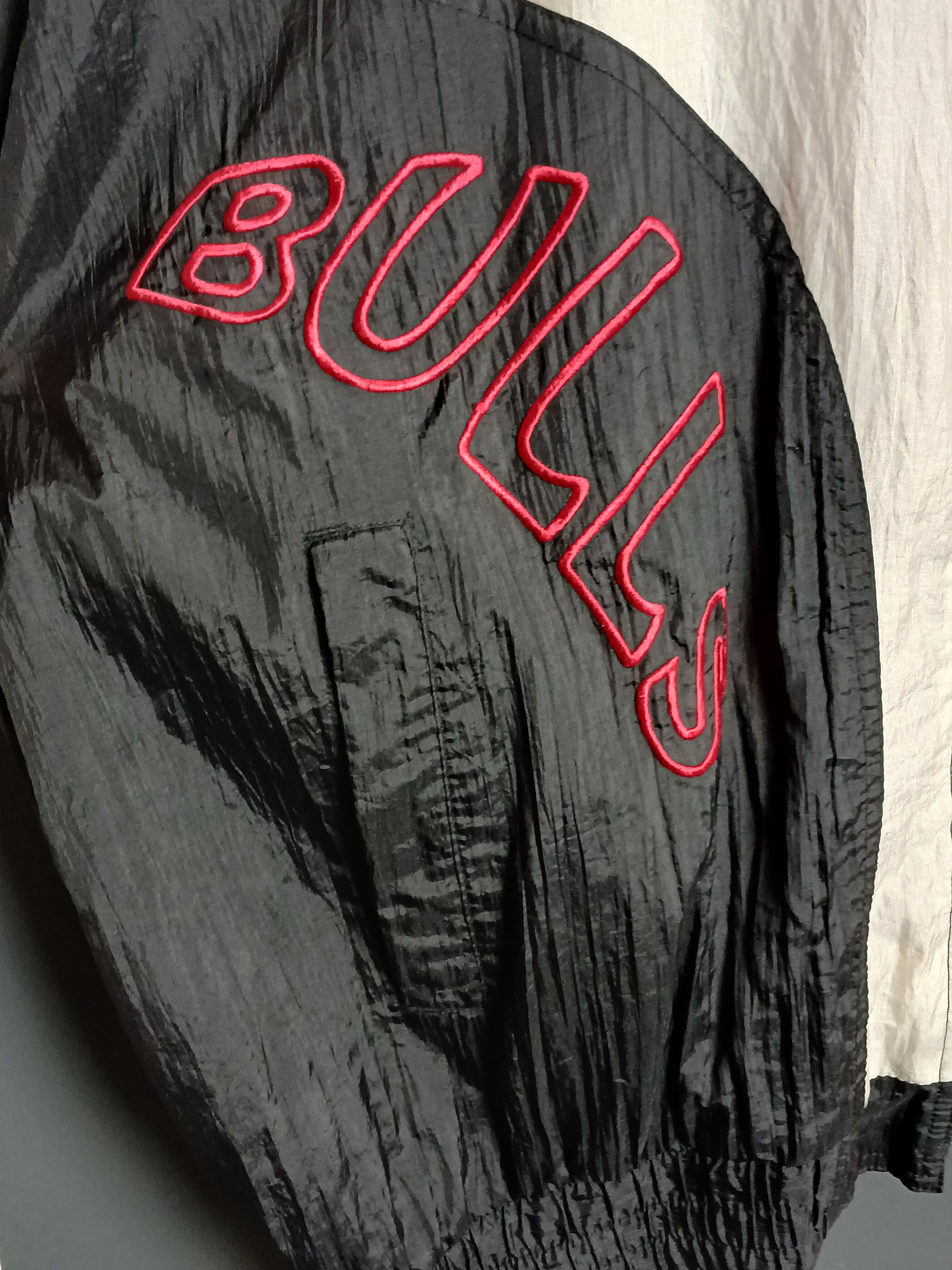 NBA × Pro Player Vintage Pro Player NBA Chicago Bulls Basketball Jacket Size US XL / EU 56 / 4 - 4 Thumbnail
