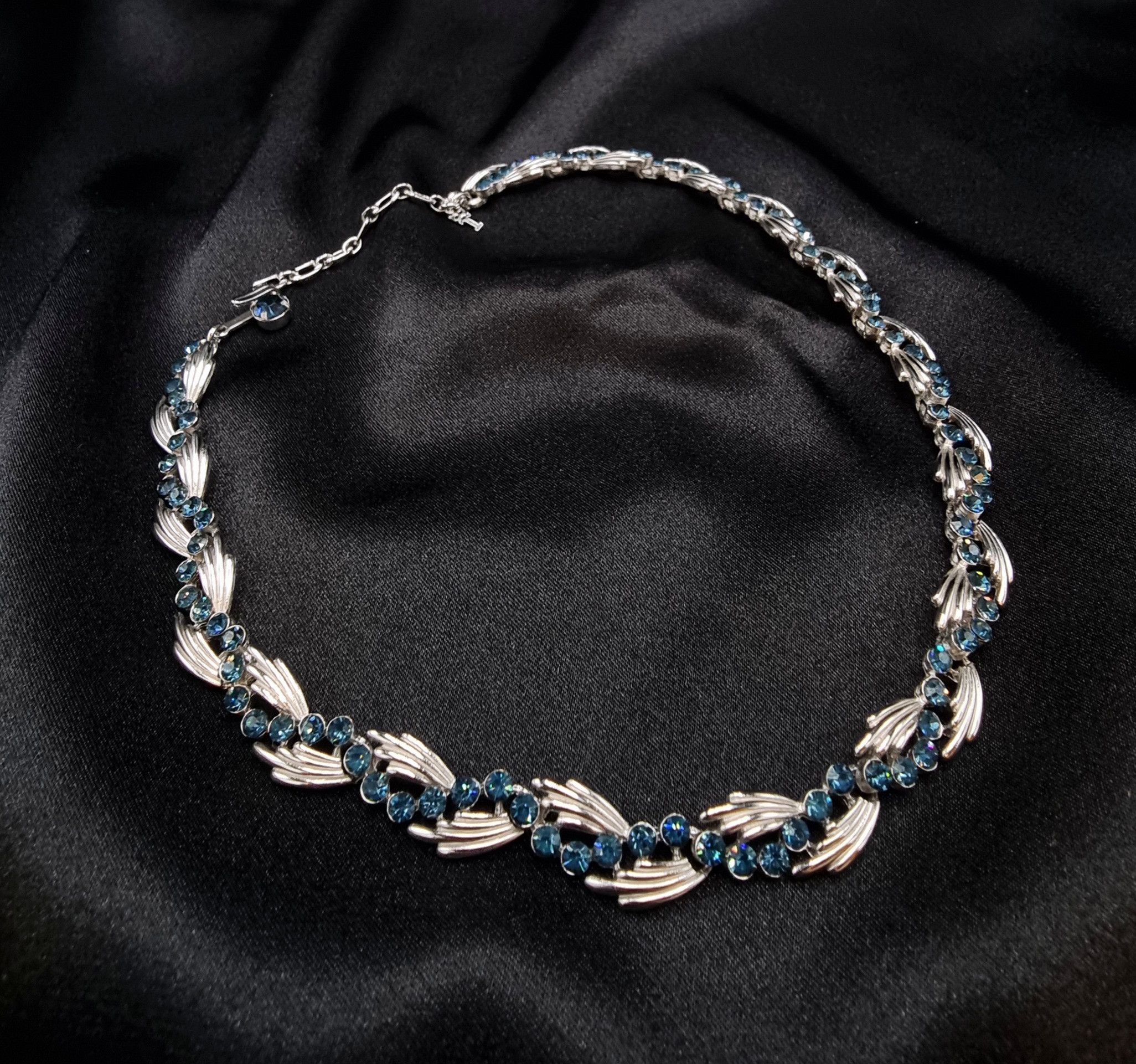 Vintage Rare Find Vintage 1960s TRIFARI Silver-Tone Choker Necklace Size ONE SIZE - 2 Thumbnail