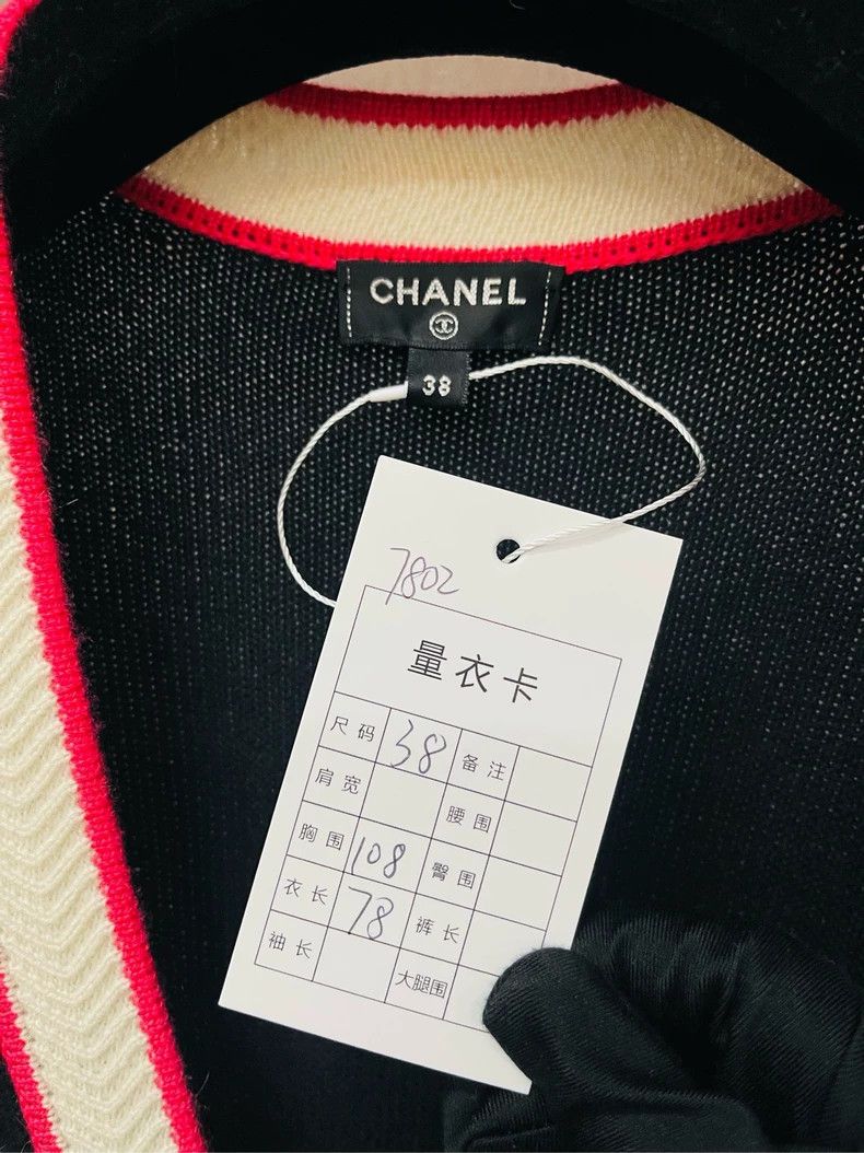 Chanel Chanel Black and red cashmere lion head knitted cardigan ja Size XS / US 0-2 / IT 36-38 - 3 Thumbnail