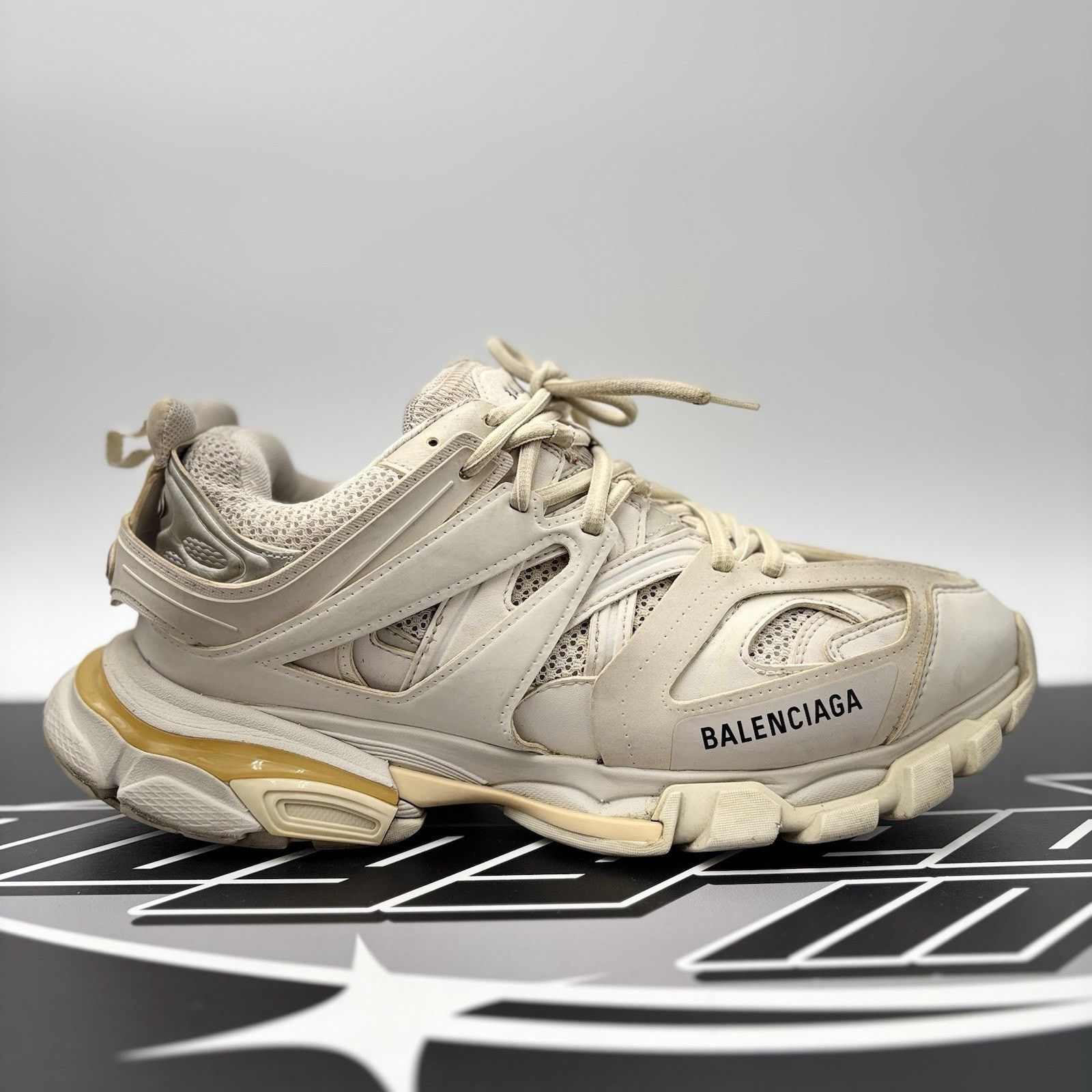 Balenciaga Balenciaga Track Sneaker ' Crème White ' | GOOD CONDITION Size US 9 / EU 42 - 2 Thumbnail