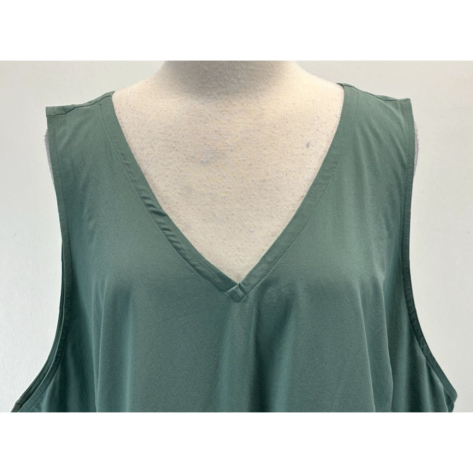 Eddie Bauer Eddie Bauer Easy Tank Dress 3X Plus Women Green Drawstring Waist Outdoor Tank Dress Sleeveless V-Neck Casual Travel Solid Polyester Blend Short Womens Size XXL / US 16-18 / IT 52-54 - 5 Thumbnail