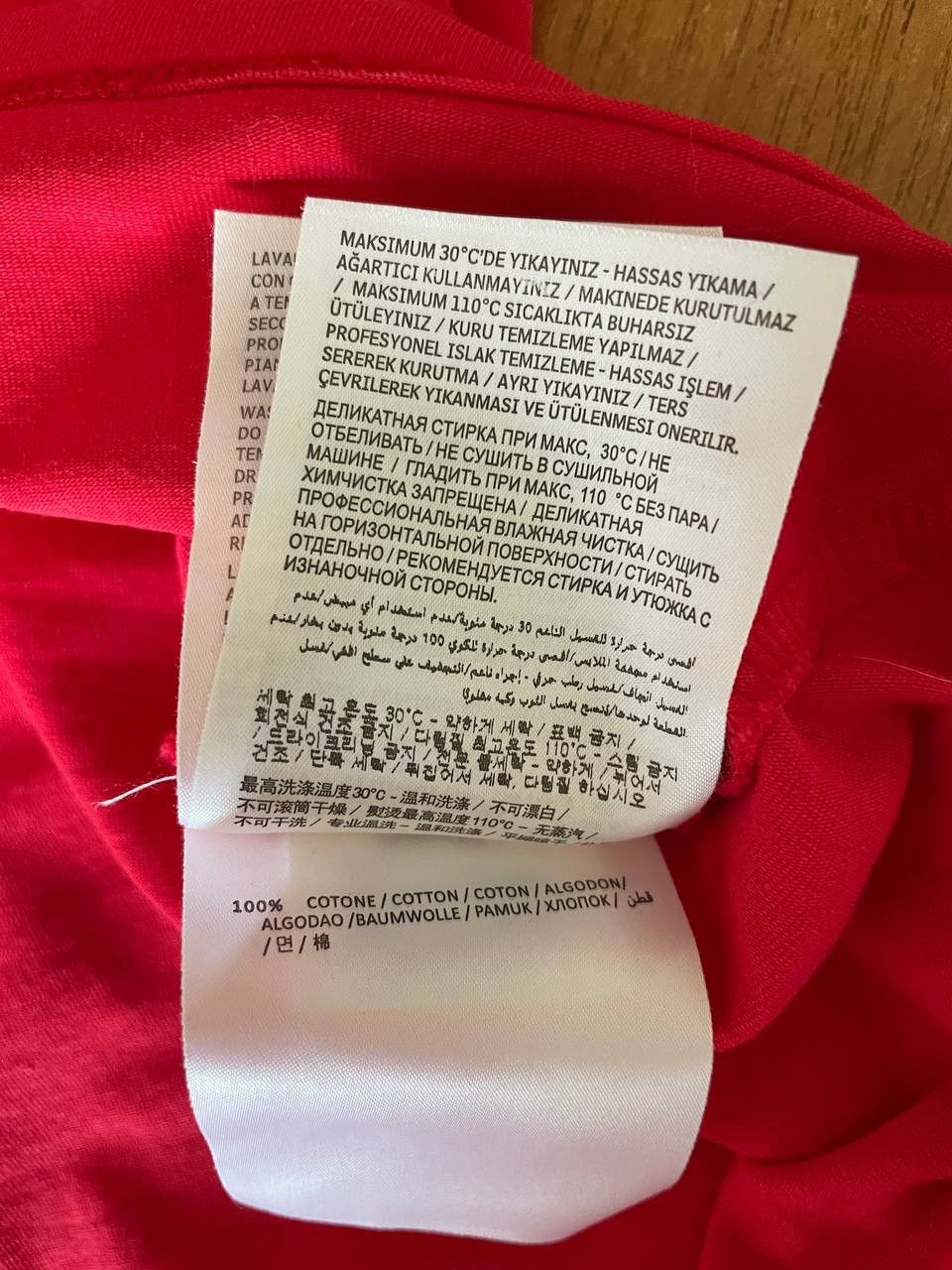 Moncler Moncler Tee T Shirt Red Big Logo Size US L / EU 52-54 / 3 - 13 Thumbnail