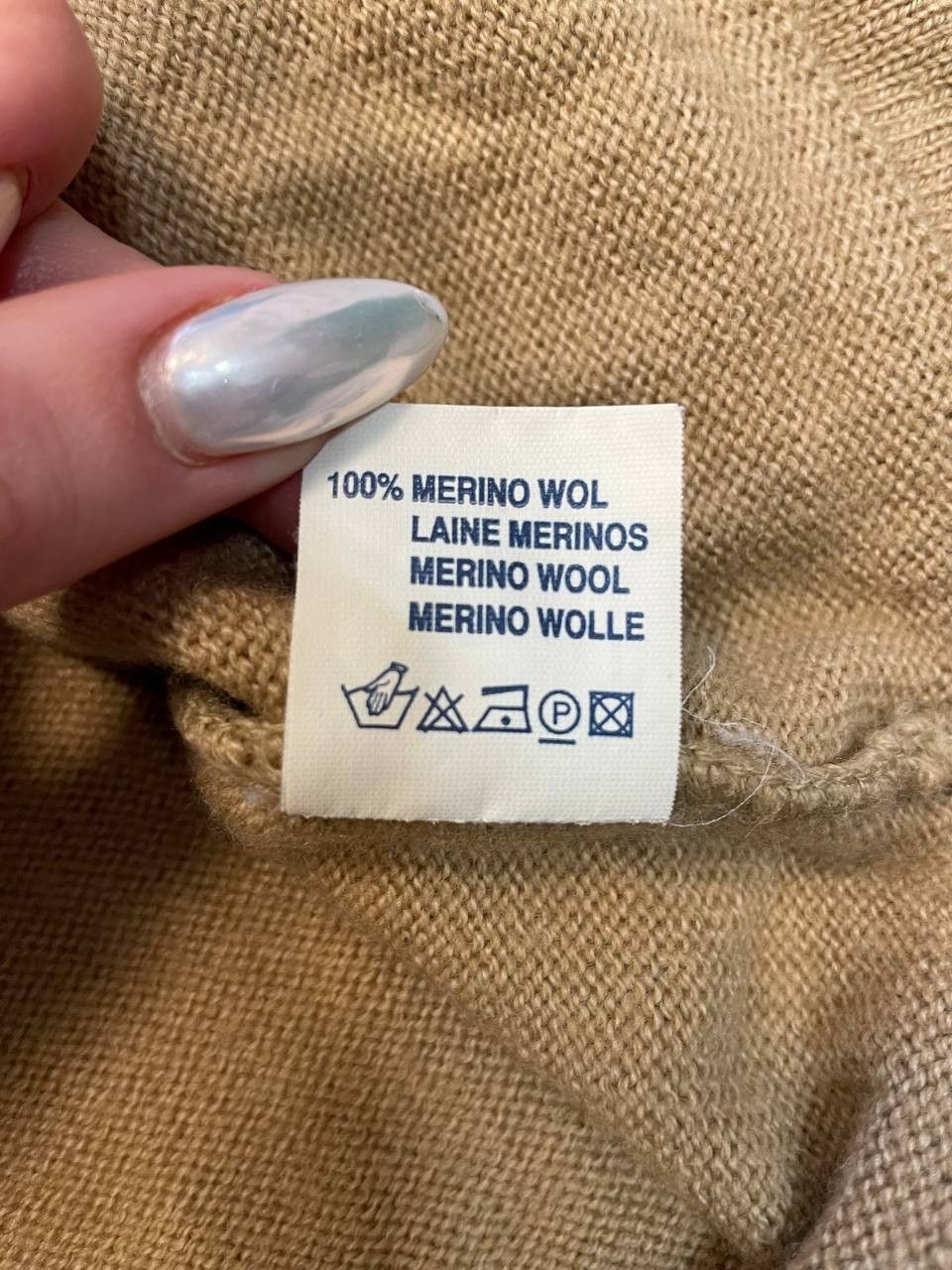 Other Vintage Donaldson Merino Wool V-Neck Sweater Made in Belgium Size US M / EU 48-50 / 2 - 14 Thumbnail