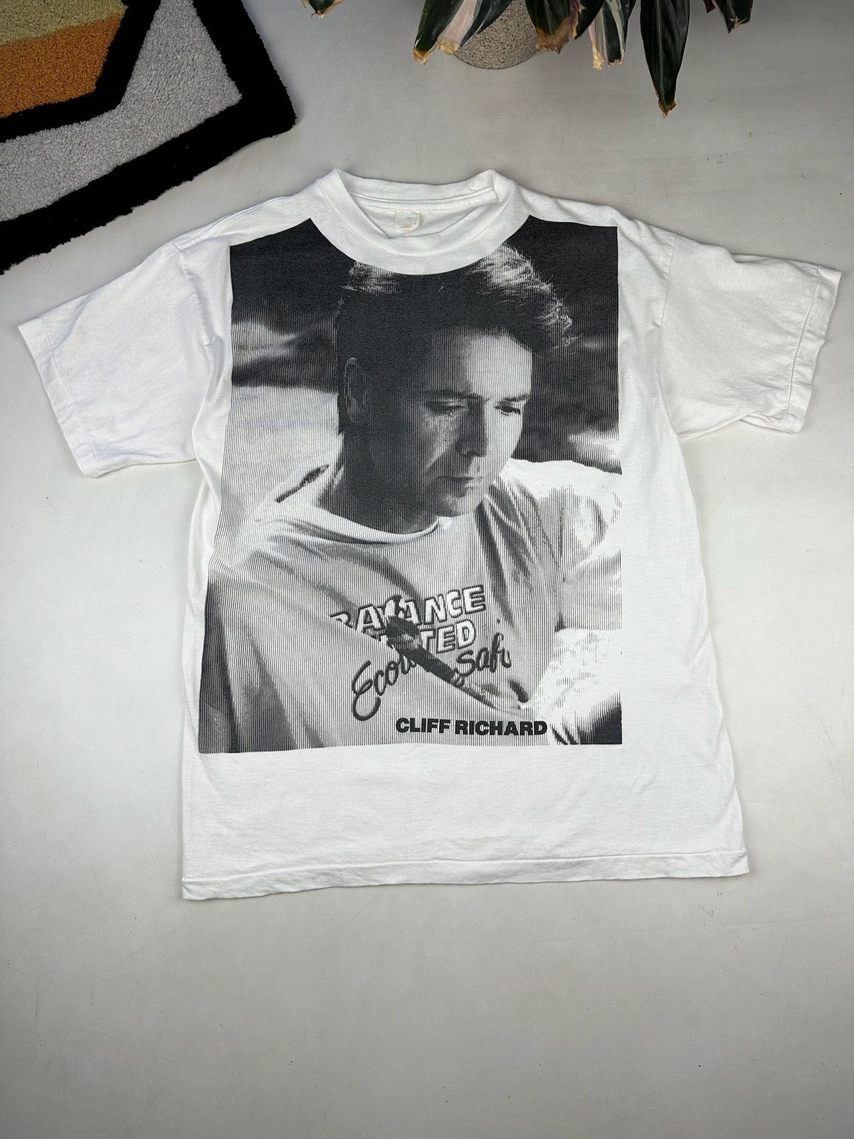 Band Tees × Vintage Vintage 1990 Cliff Richard Tour T-shirt Size US L / EU 52-54 / 3 - 1 Thumbnail