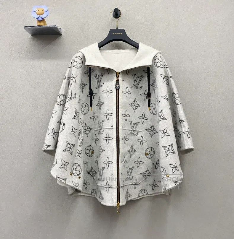 Louis Vuitton Louis Vuitton Cement Grey Cloak Coat Size ONE SIZE - 1 Thumbnail