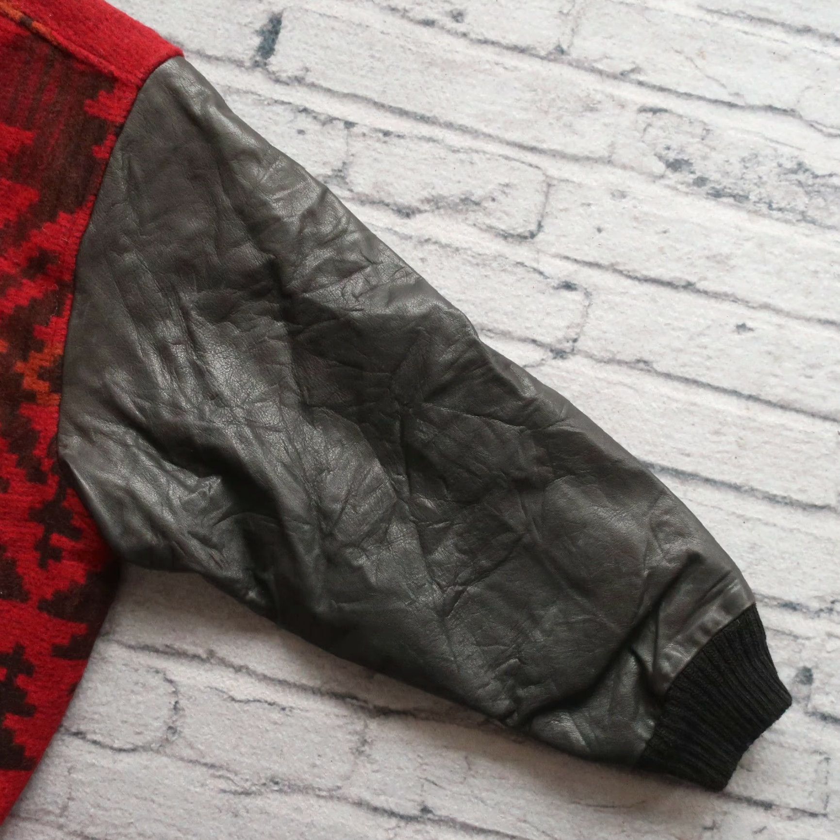 Vintage Vintage Woolrich Jacket Mens Large Wool Leather Red Vintage Woolrich Native Wool Leather Jacket Size L Made in USA Size US L / EU 52-54 / 3 - 6 Thumbnail