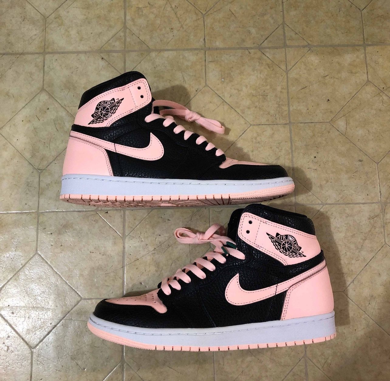 Air Jordan Retro High OG 'Crimson Tint'
