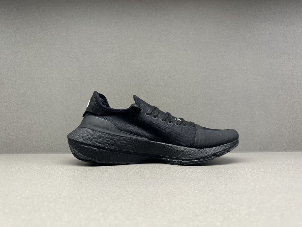Y-3 Adidas Y-3 Ultra Boost 21 Size US 9 / EU 42 - 7 Thumbnail