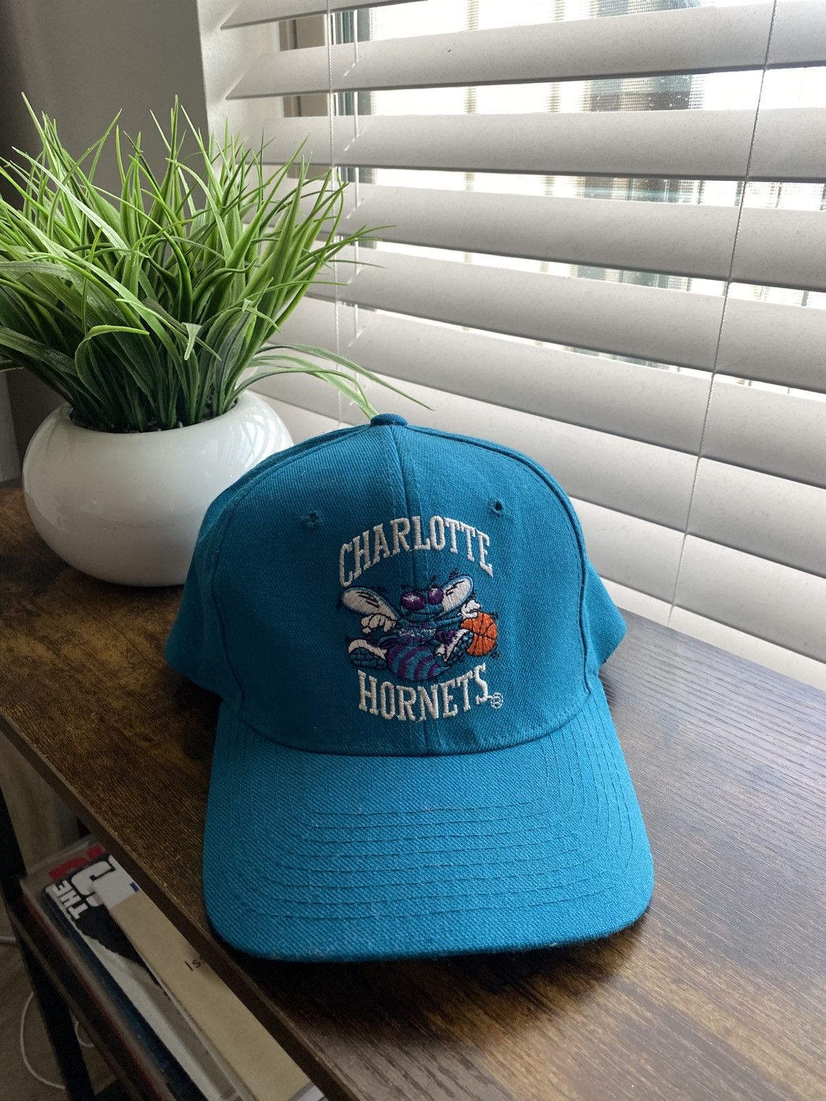 NBA Vintage 90s Starter Charlotte Hornets Hat Size ONE SIZE - 1 Thumbnail