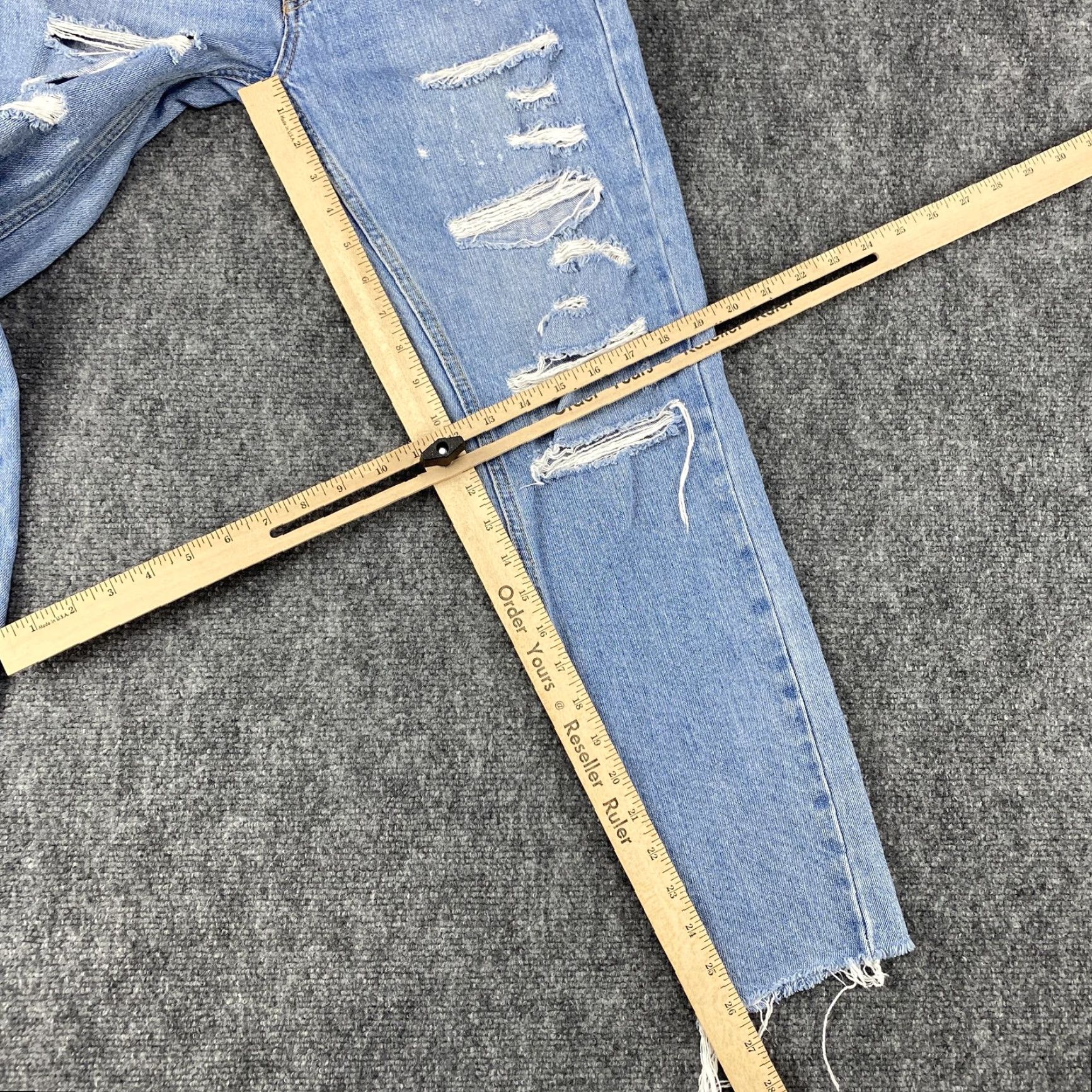 Vintage VINTAGE We The Free Jeans Womens 24 Light Wash High Rise Distressed Straight Leg Raw Hem Size 42" / US 20 - 7 Thumbnail