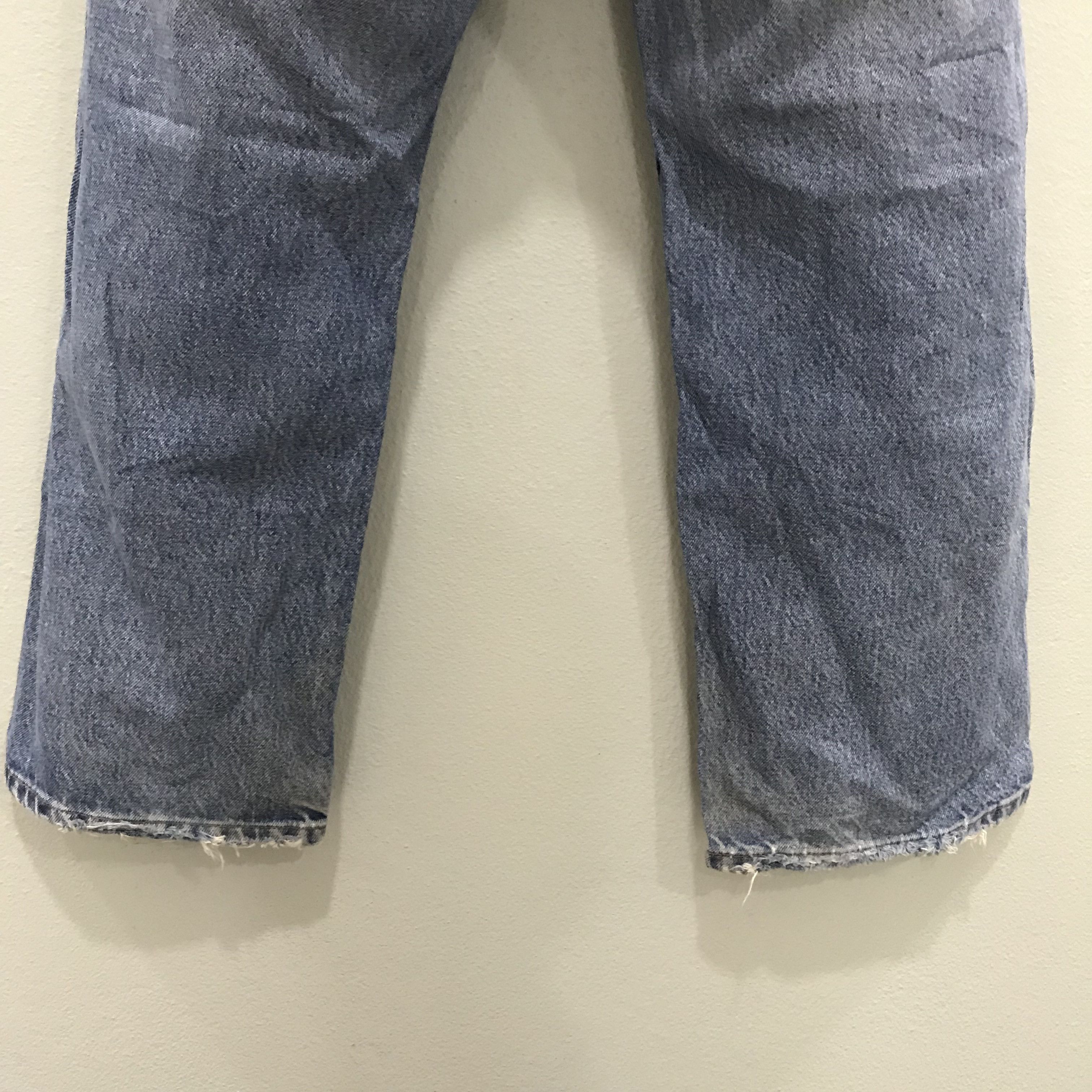 Levi's Vintage Levi’s 569 Loose Straight Light Wash Distressed Size US 34 / EU 50 - 14 Thumbnail